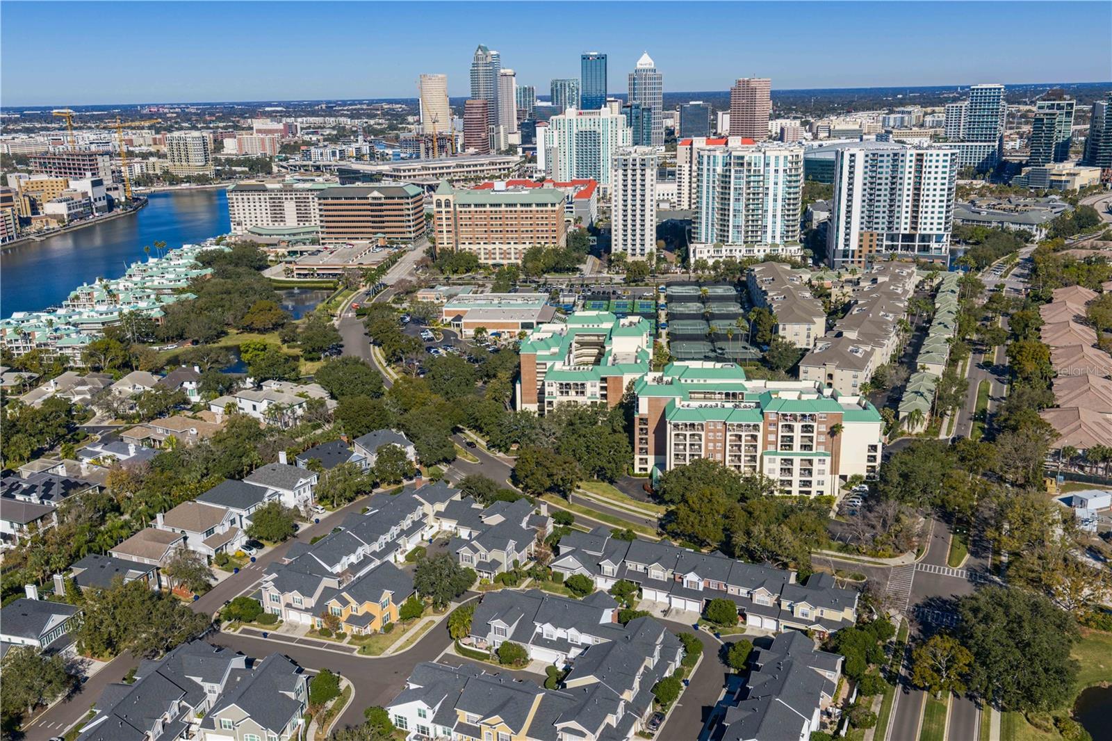 Image 52 of 63 For 305 Inner Harbour Circle