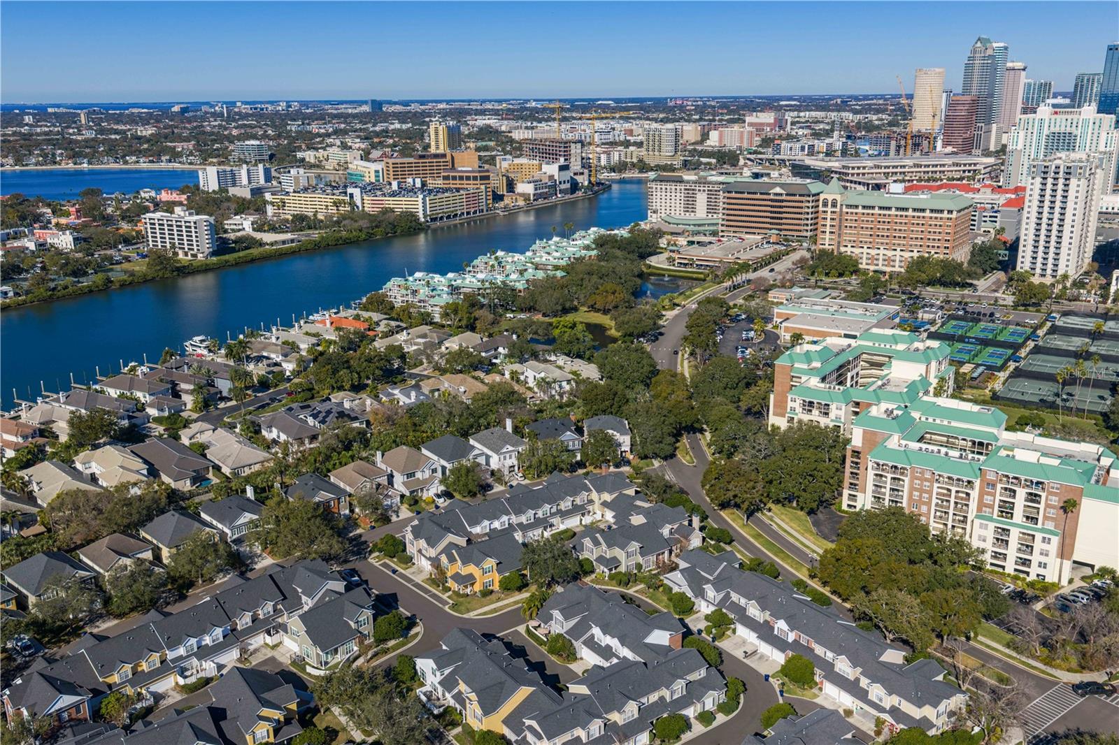 Image 53 of 63 For 305 Inner Harbour Circle