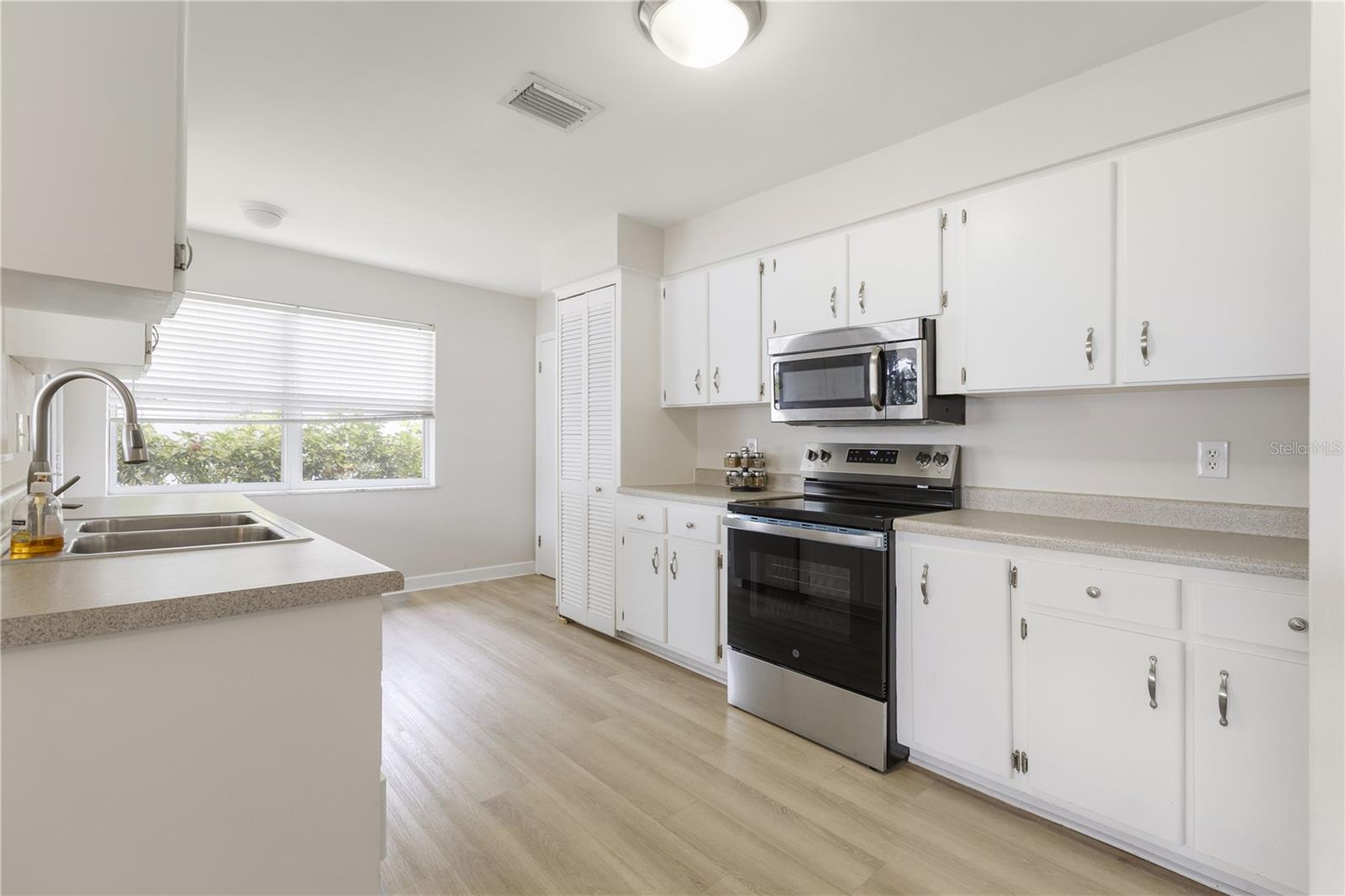 Image 8 of 30 For 13826 Antigua Drive