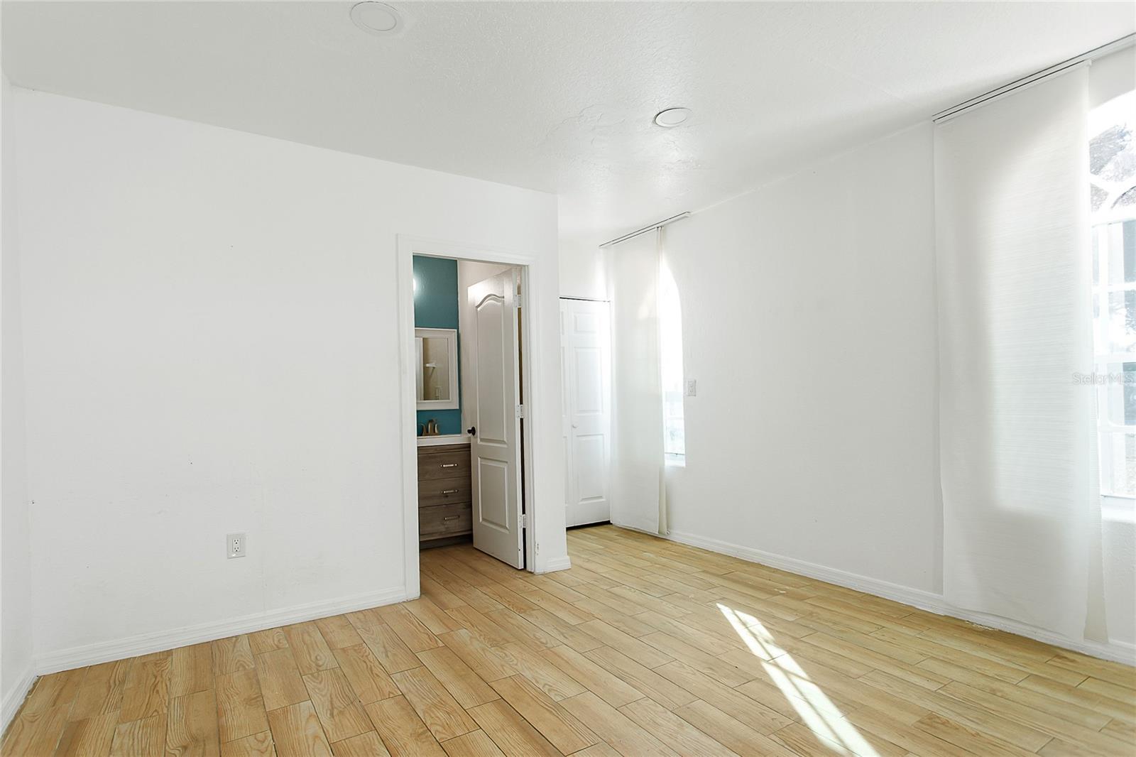 Image 28 of 37 For 31439 Stirrup Lane