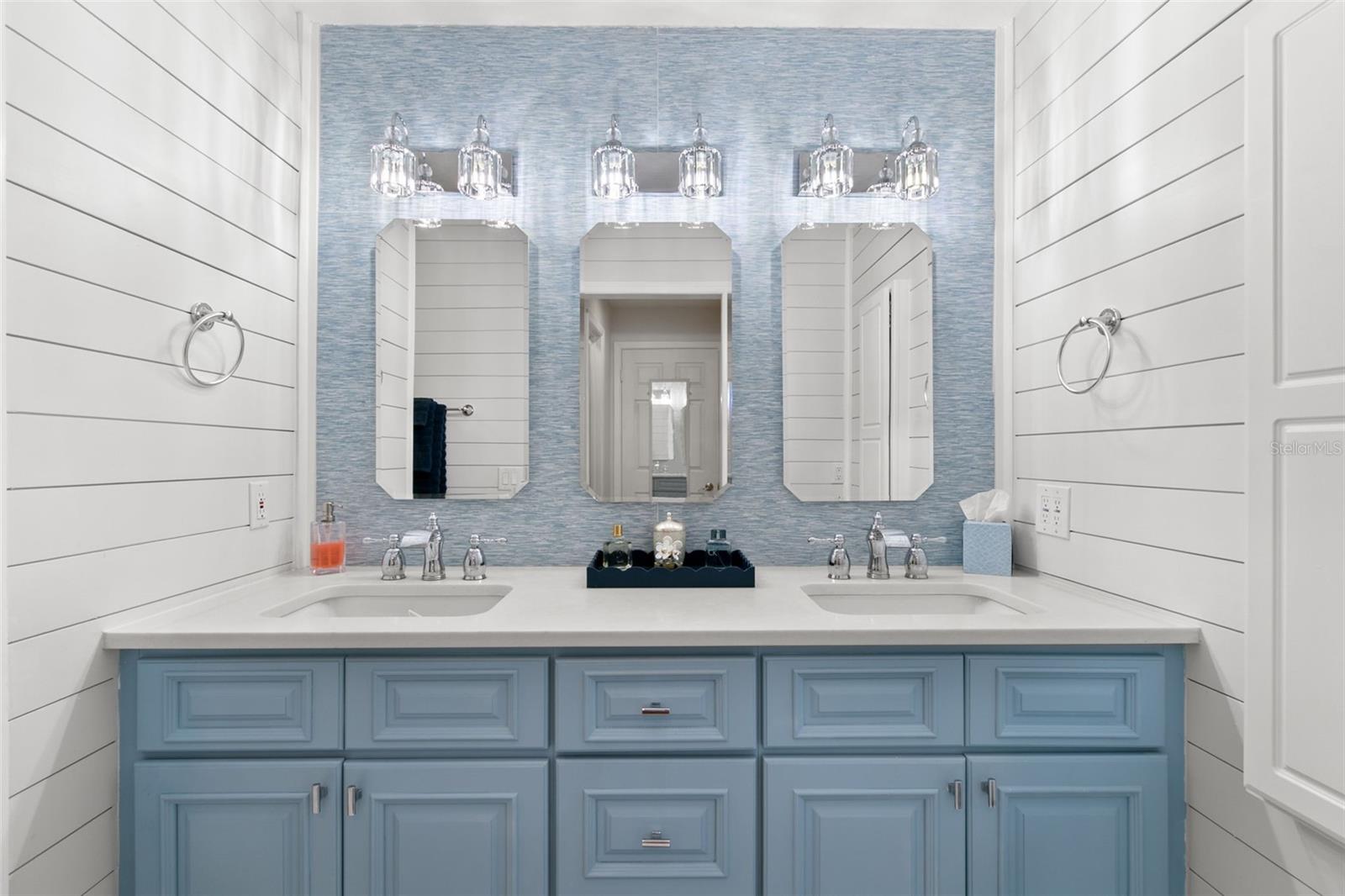 Image 20 of 45 For 433 Paula Drive 31