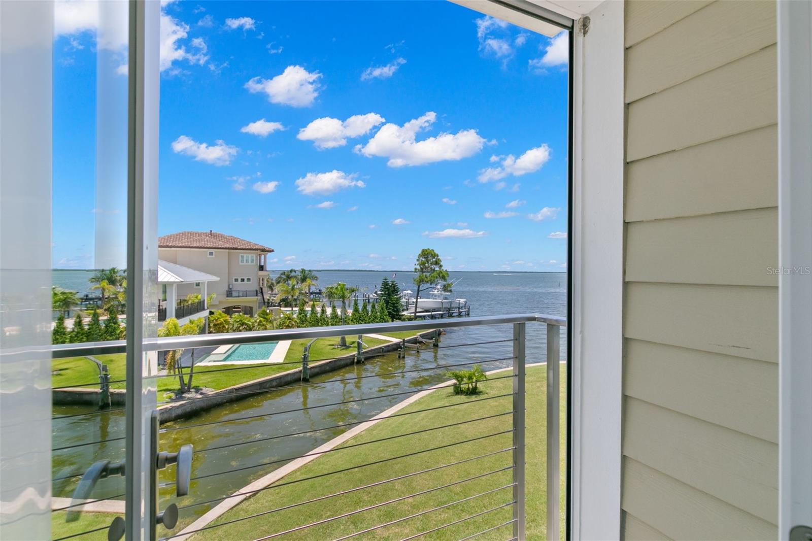 Image 26 of 45 For 433 Paula Drive 31