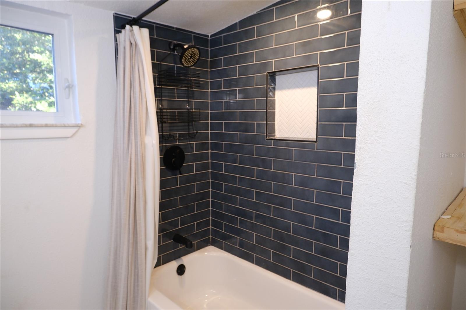 Image 11 of 20 For 212 Hiawatha Street