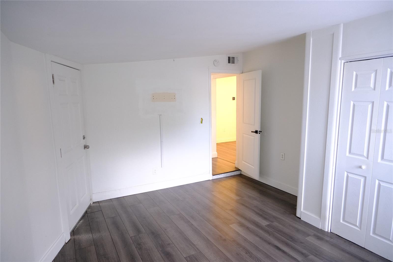 Image 12 of 20 For 212 Hiawatha Street