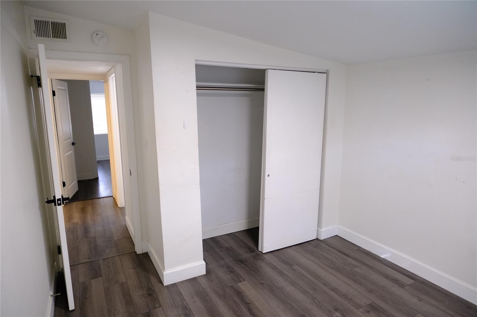 Image 9 of 20 For 212 Hiawatha Street