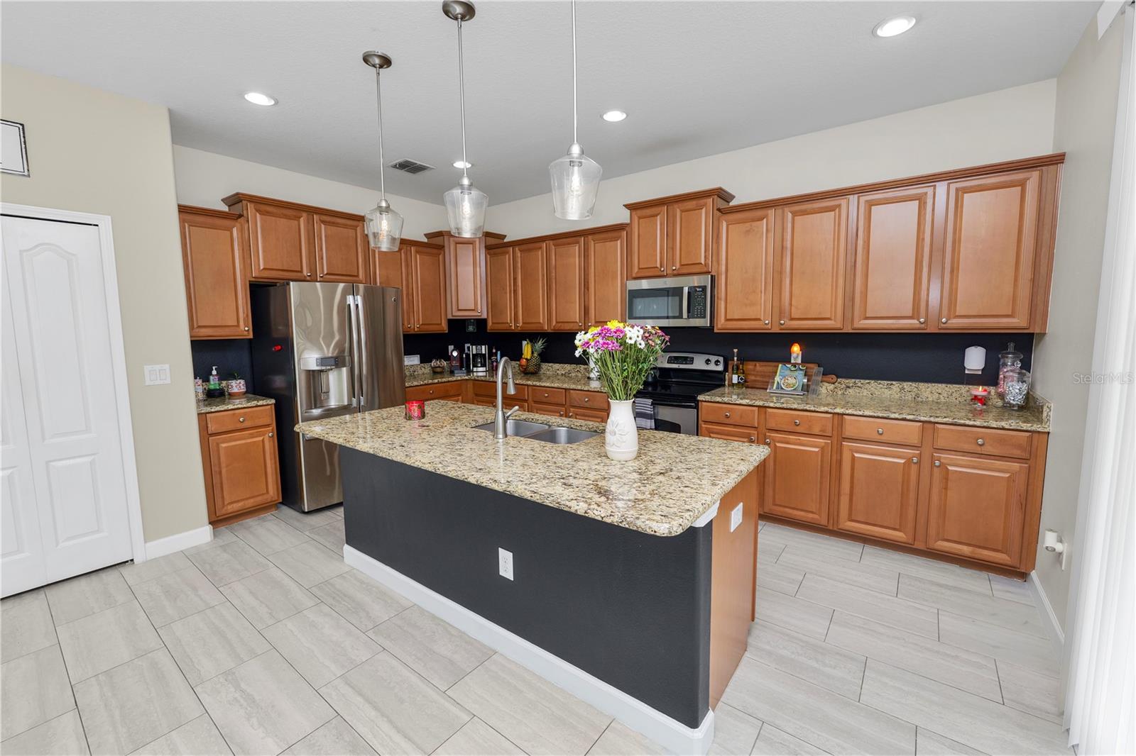 Listing photo id 8 for 10615 Lucaya Drive