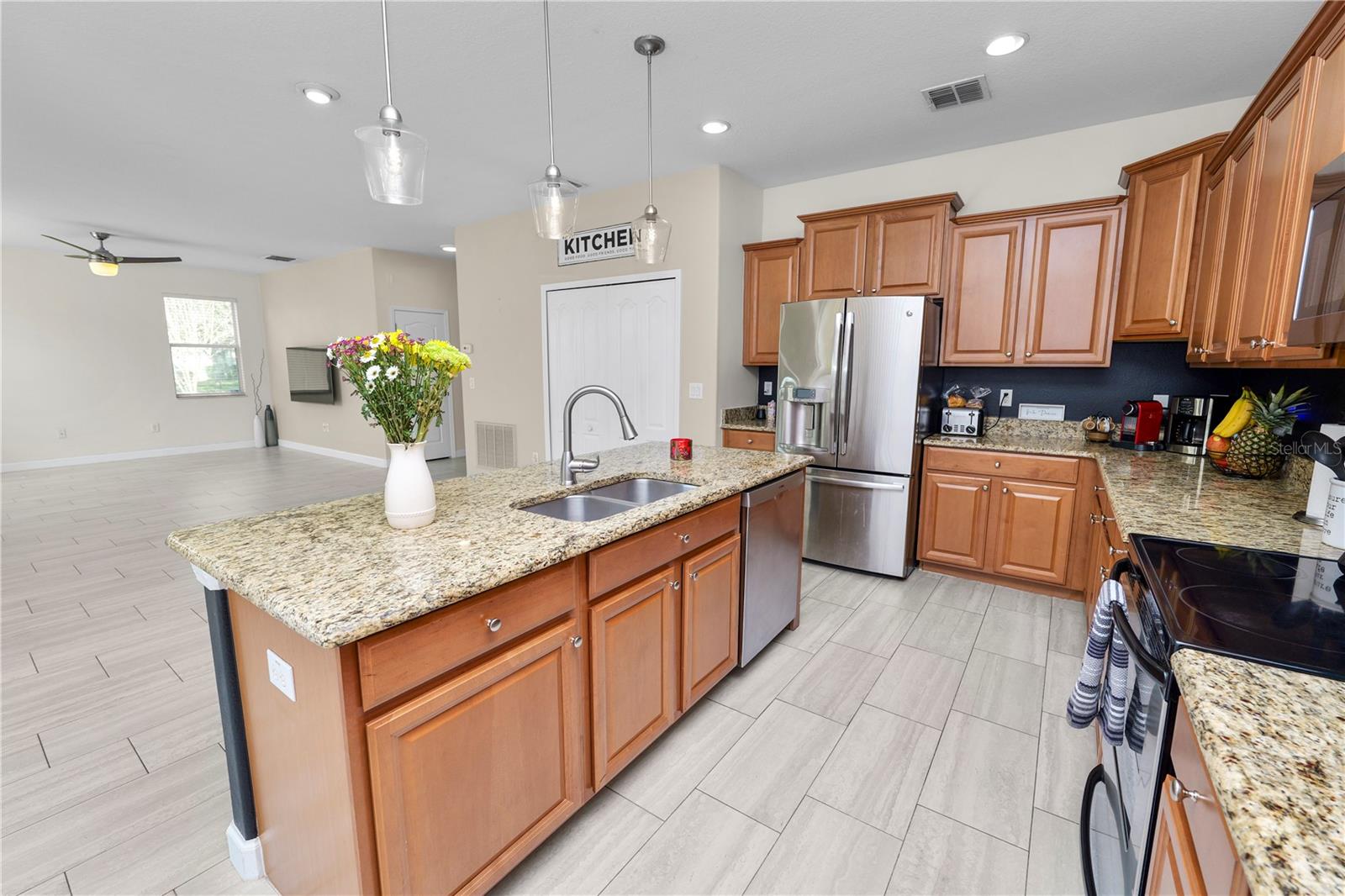 Listing photo id 9 for 10615 Lucaya Drive