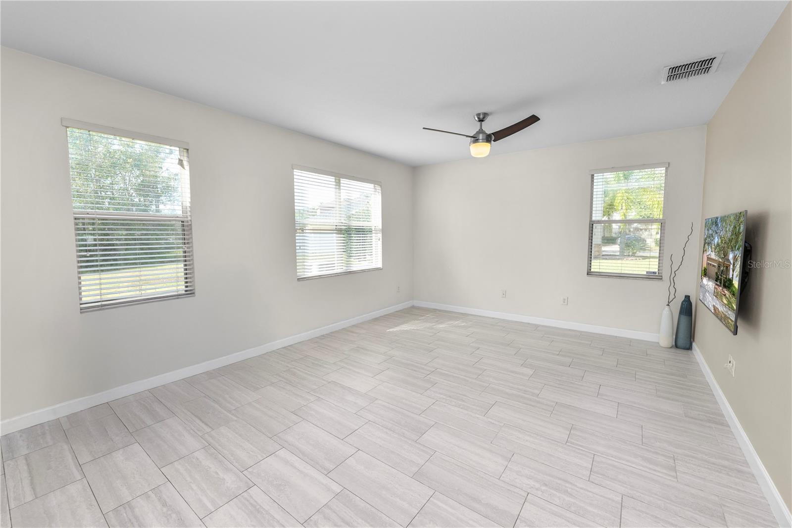 Listing photo id 12 for 10615 Lucaya Drive