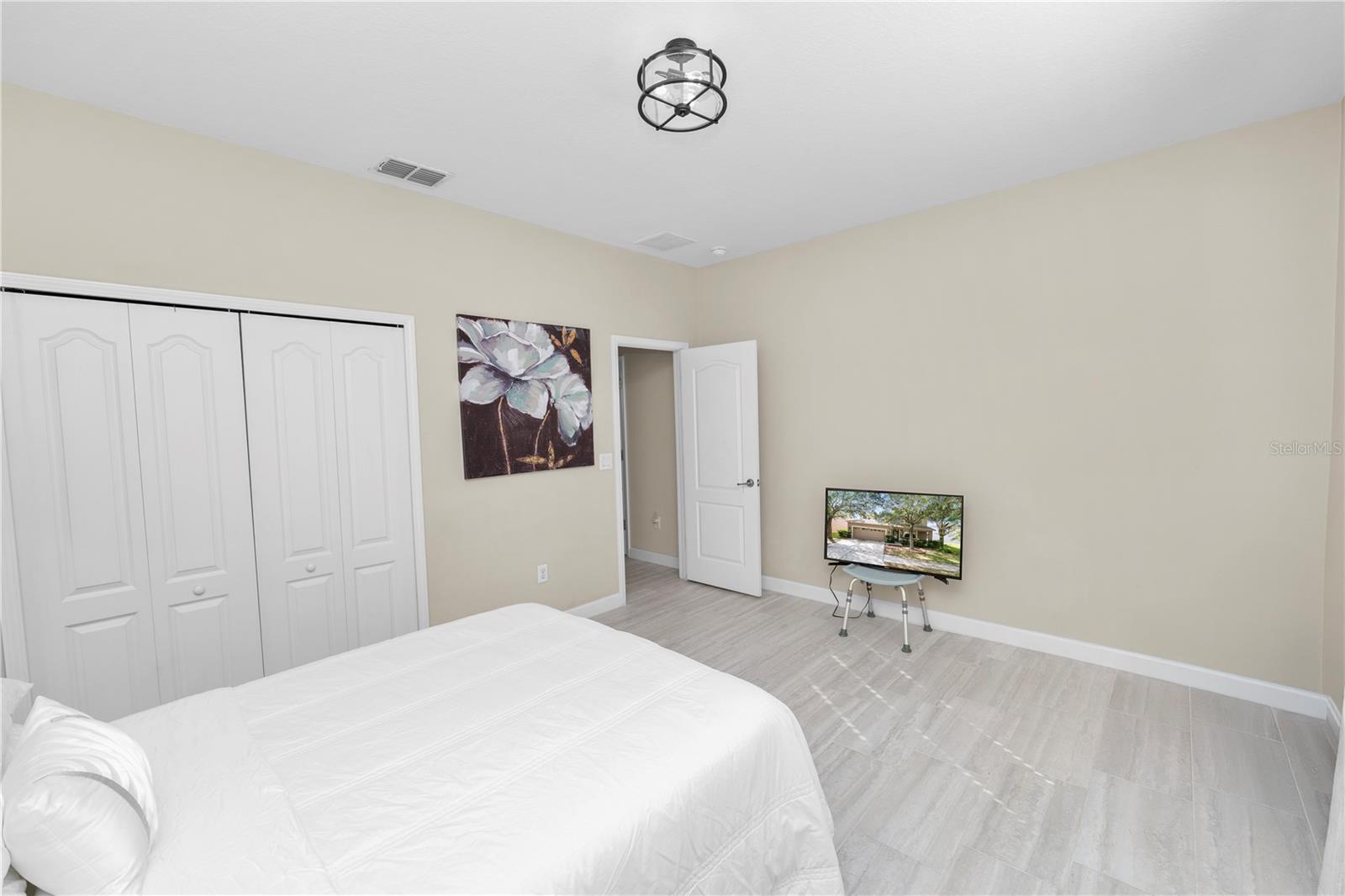 Listing photo id 14 for 10615 Lucaya Drive