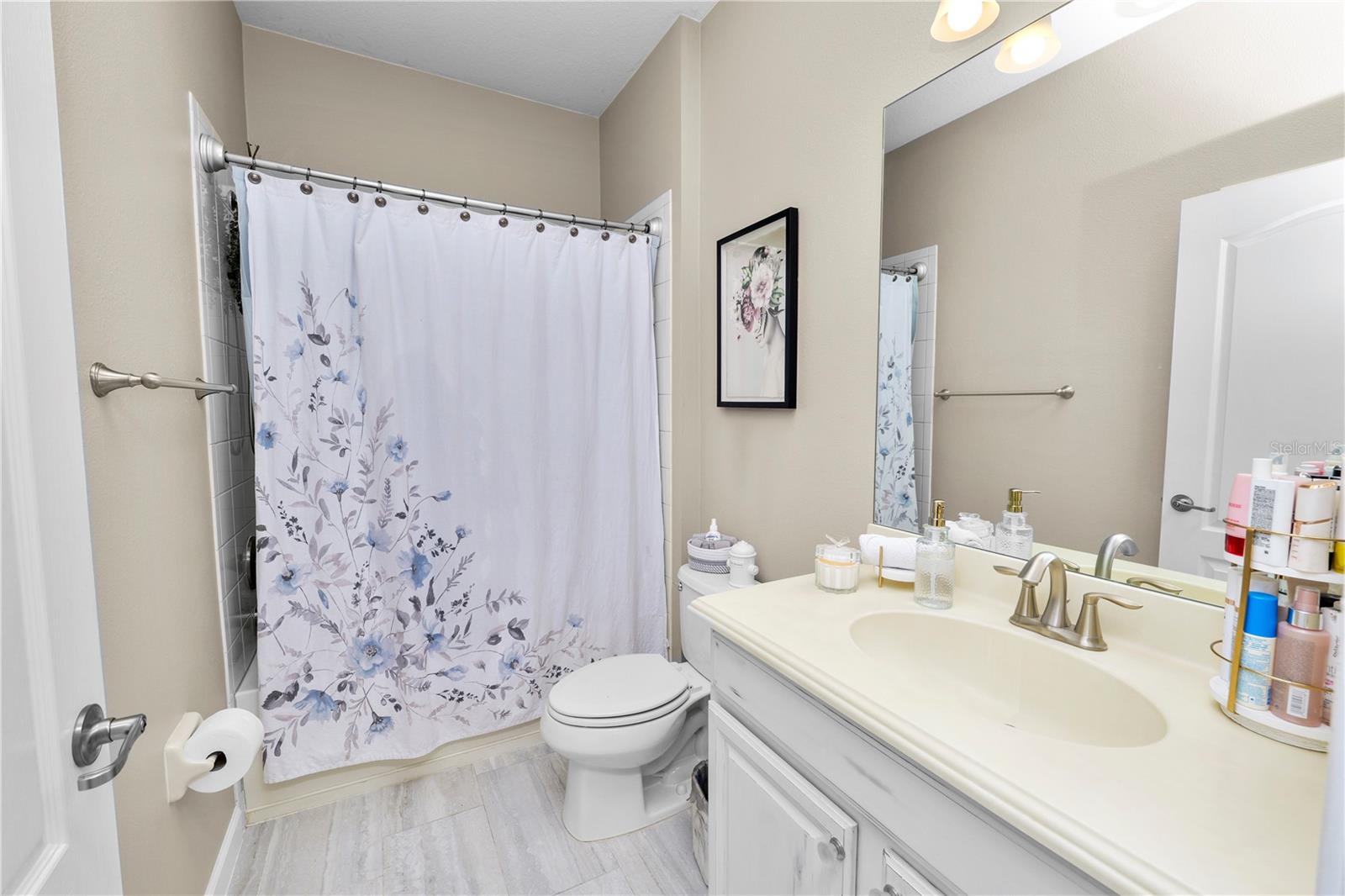 Listing photo id 15 for 10615 Lucaya Drive