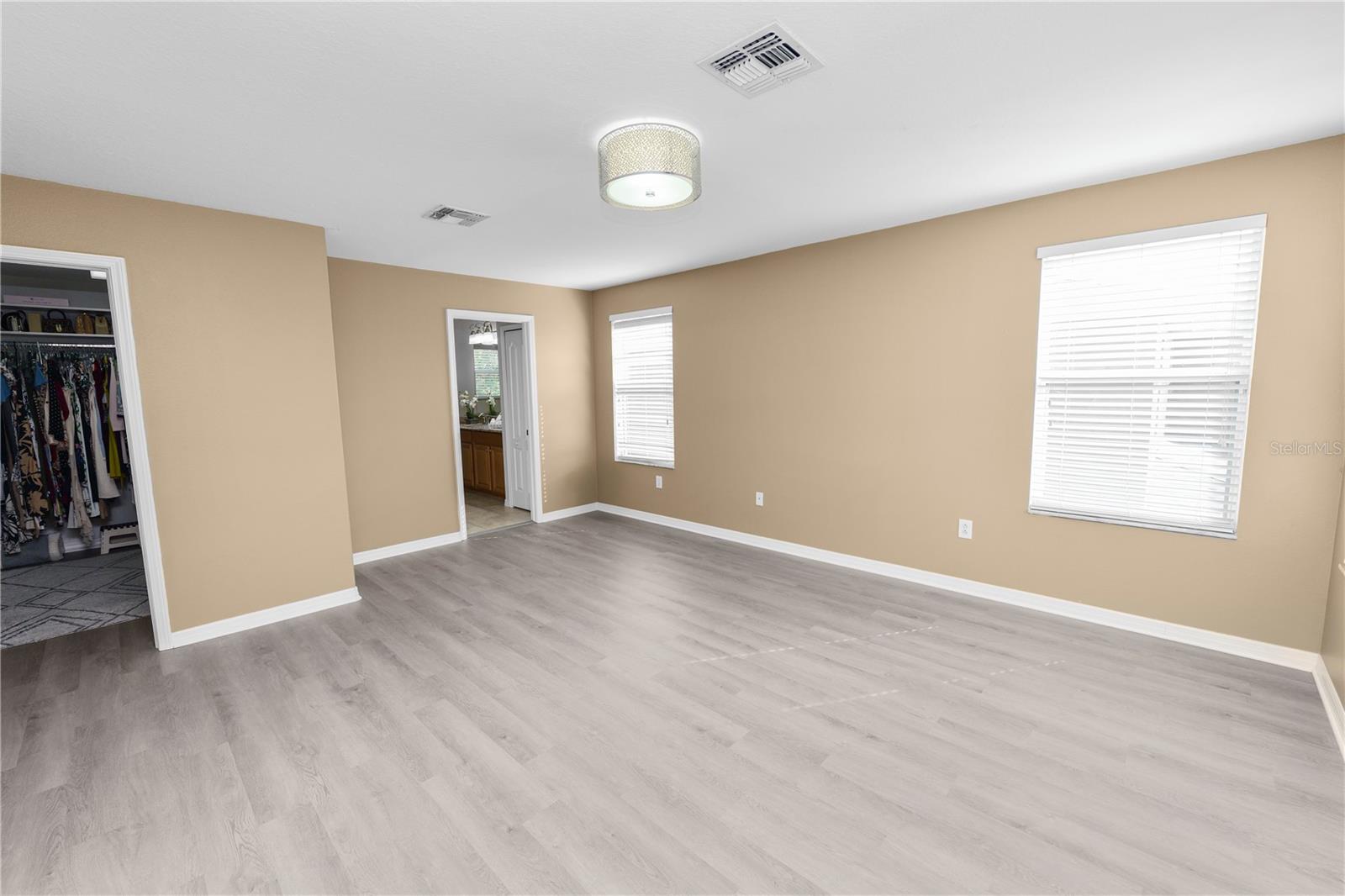 Listing photo id 20 for 10615 Lucaya Drive