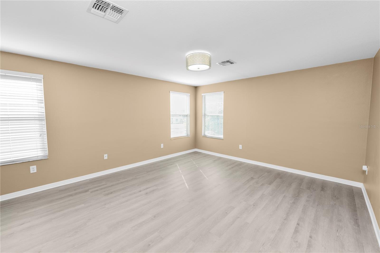 Listing photo id 21 for 10615 Lucaya Drive