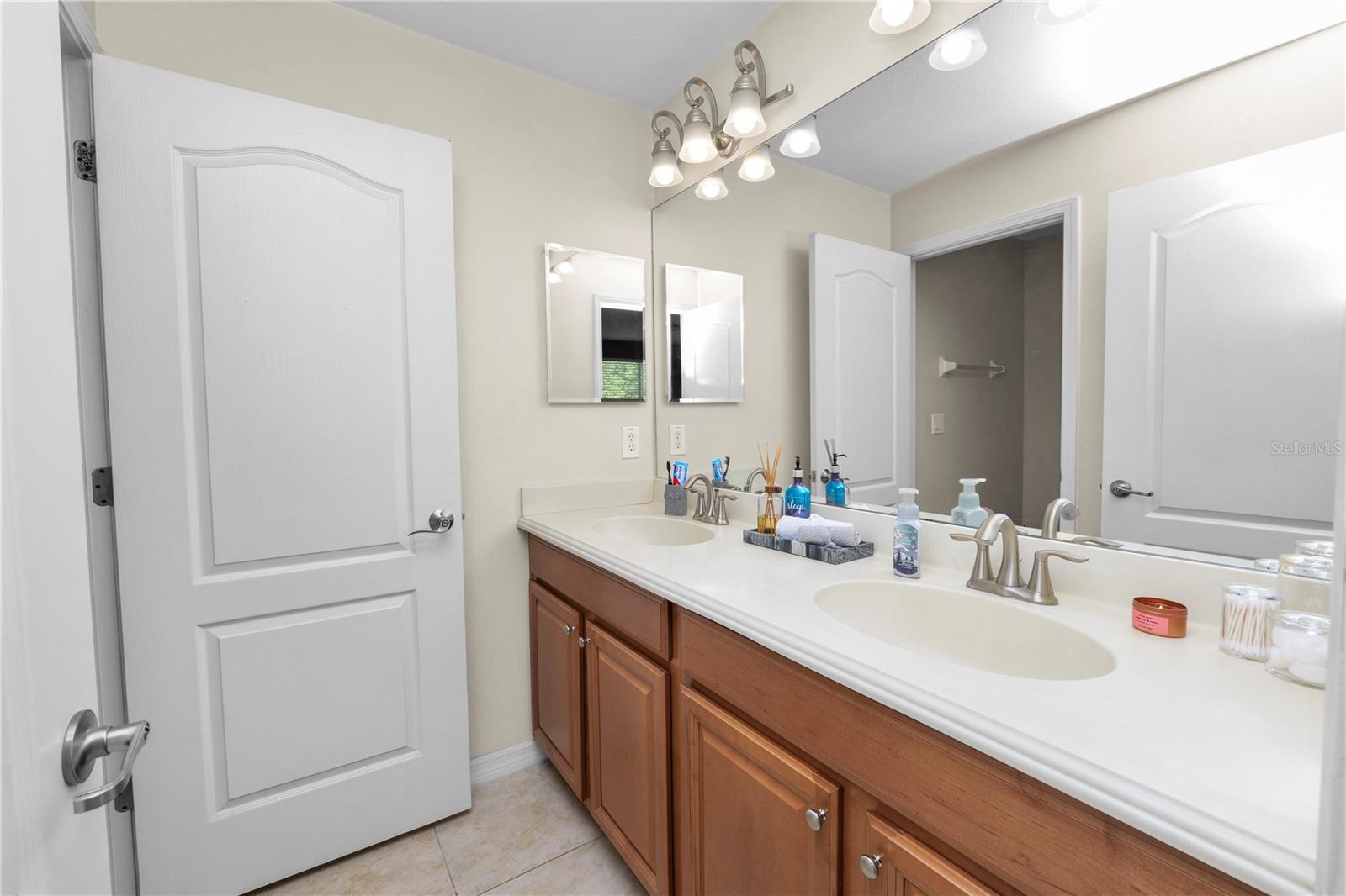 Listing photo id 28 for 10615 Lucaya Drive