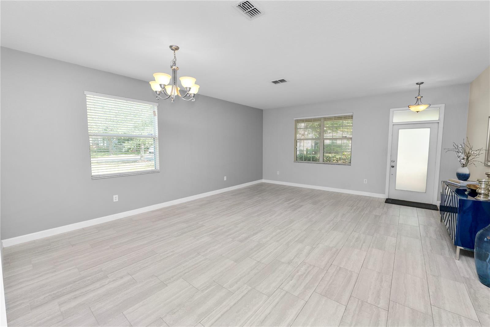 Listing photo id 5 for 10615 Lucaya Drive