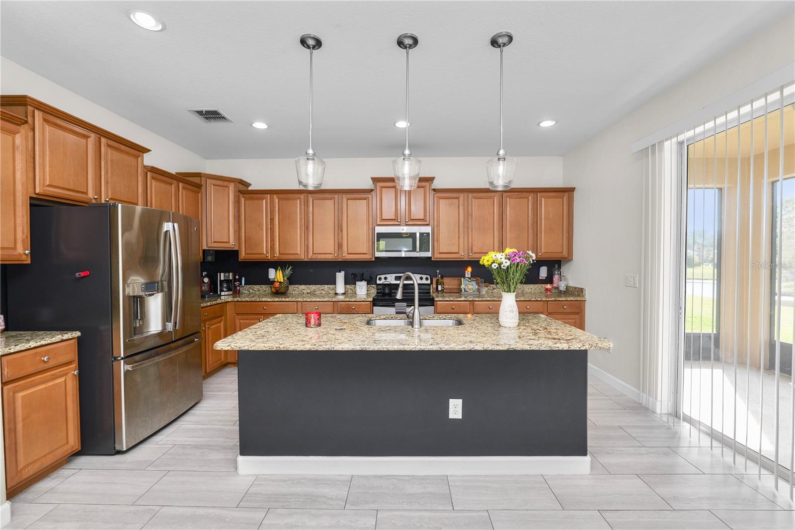 Listing photo id 7 for 10615 Lucaya Drive