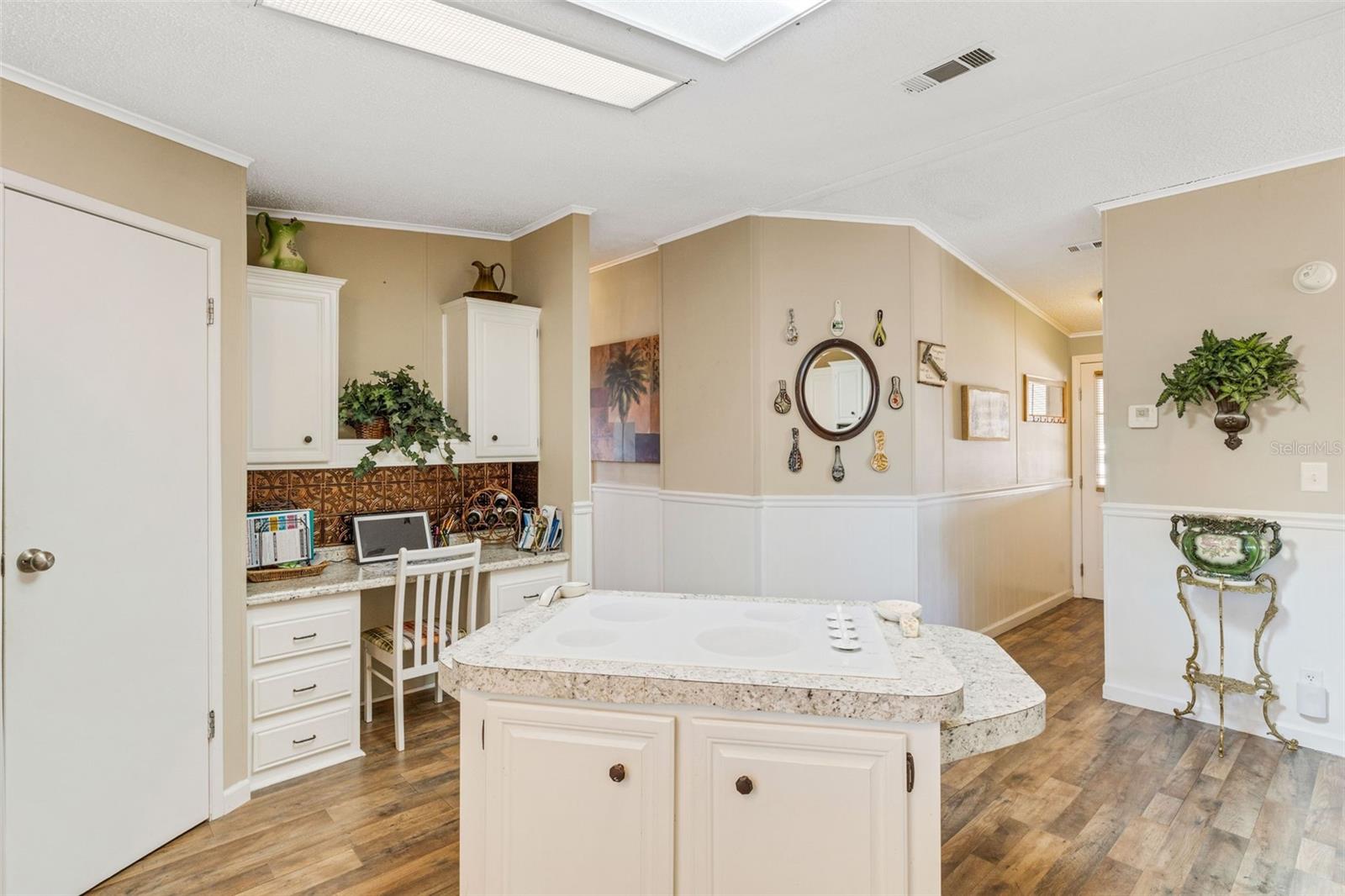 Image 17 of 67 For 70 Mockingbird Lane