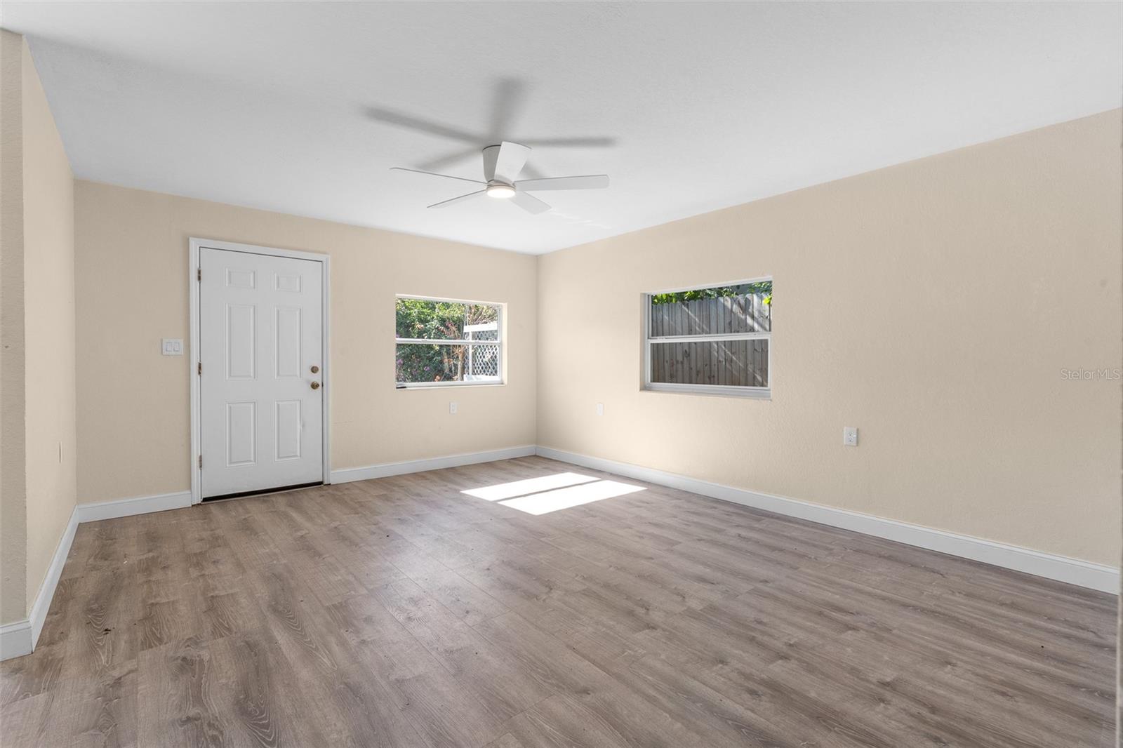 Listing photo id 14 for 1010 Fairmont Street