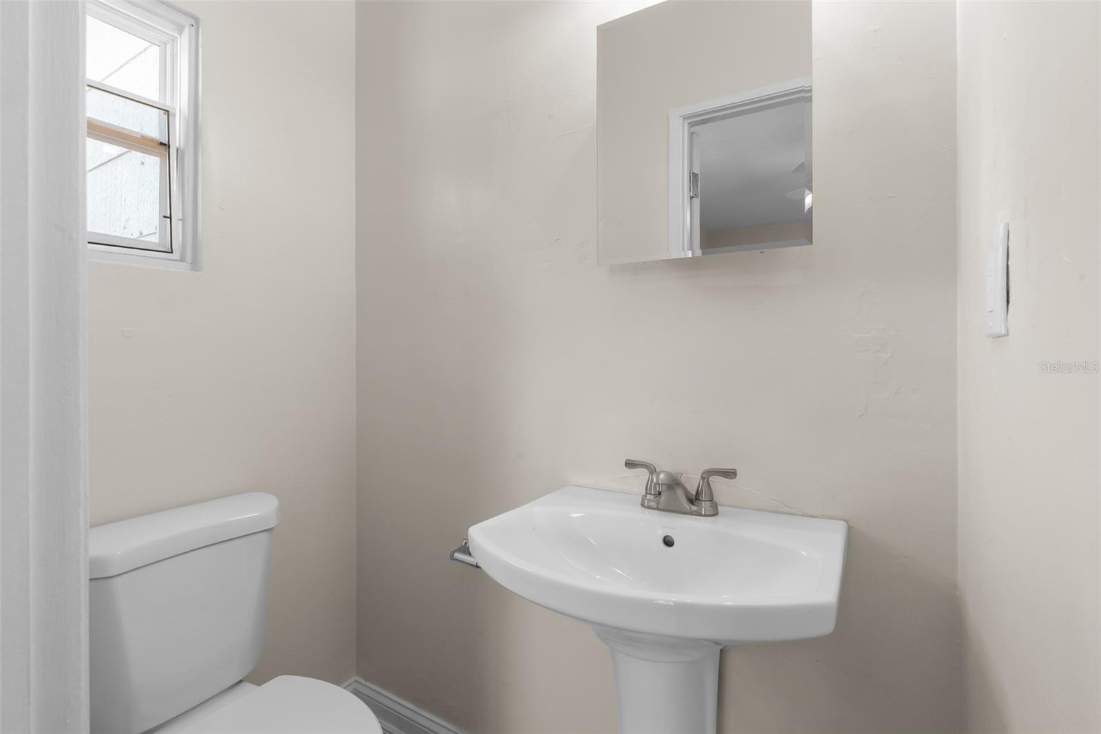 Listing photo id 16 for 1010 Fairmont Street