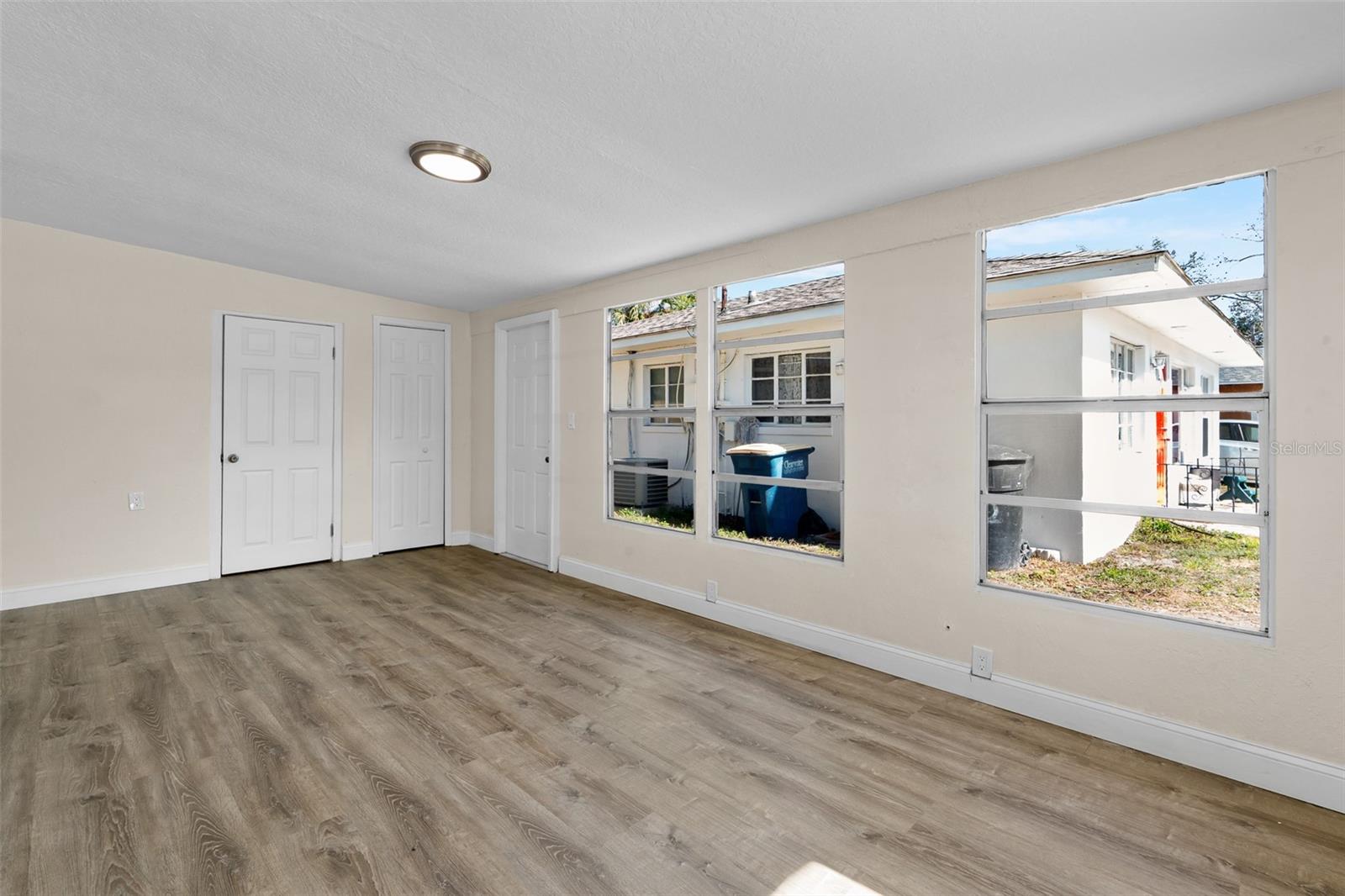 Listing photo id 18 for 1010 Fairmont Street