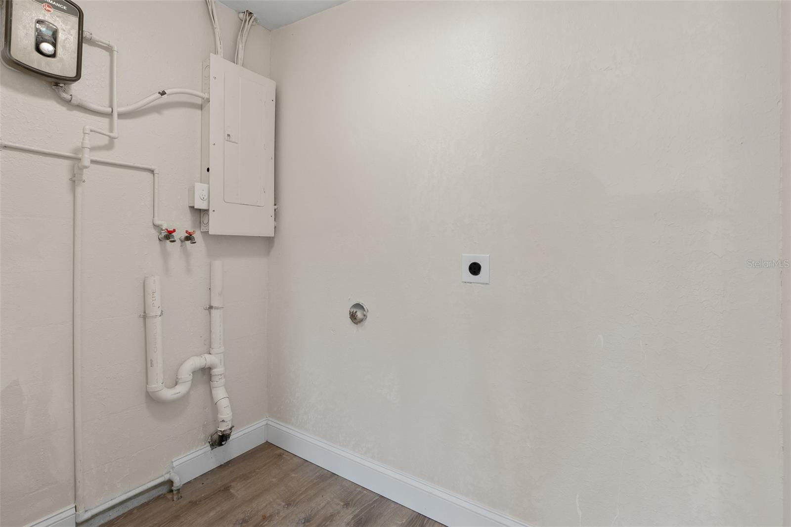 Listing photo id 20 for 1010 Fairmont Street