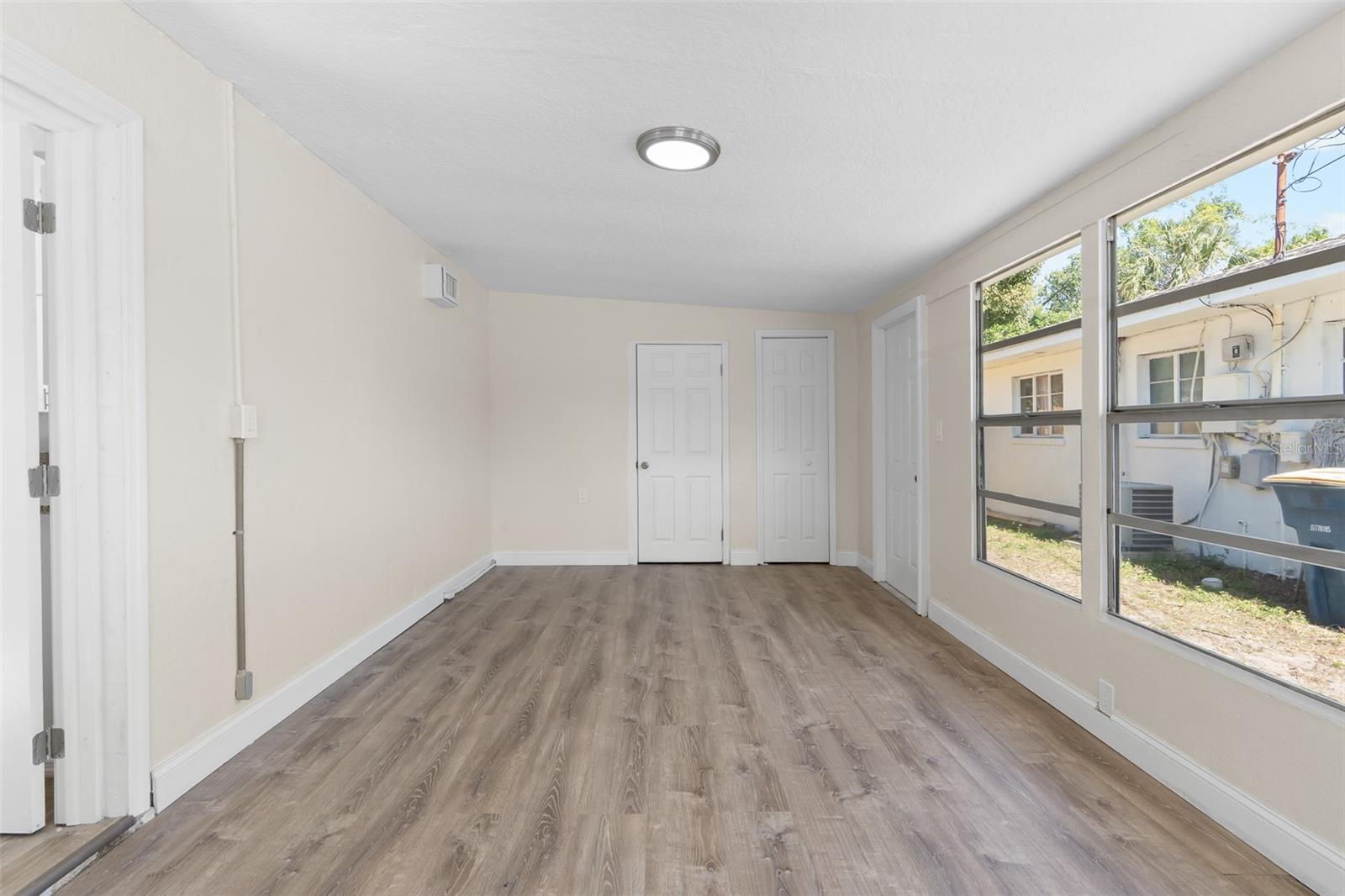 Listing photo id 21 for 1010 Fairmont Street