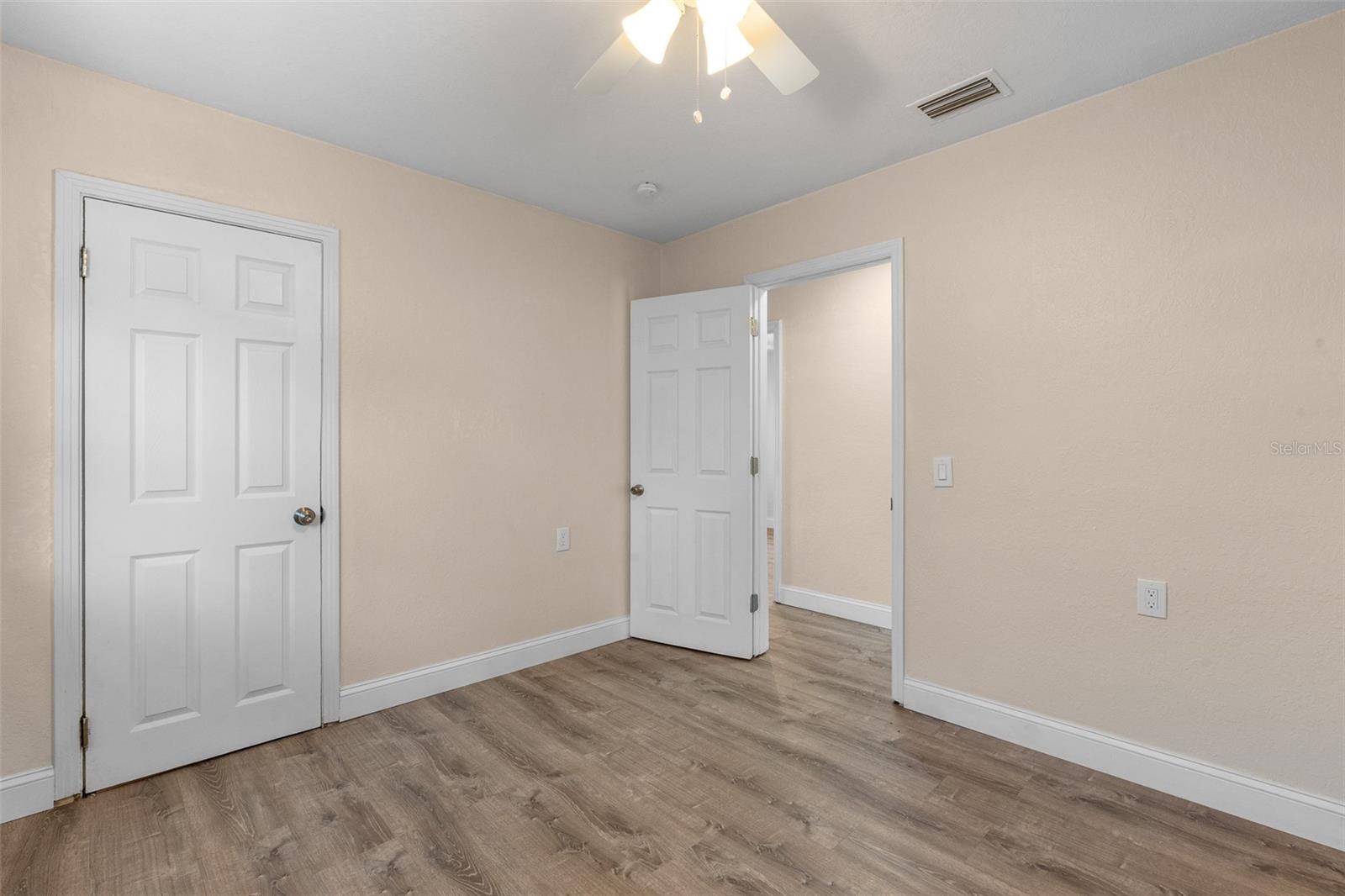 Listing photo id 24 for 1010 Fairmont Street