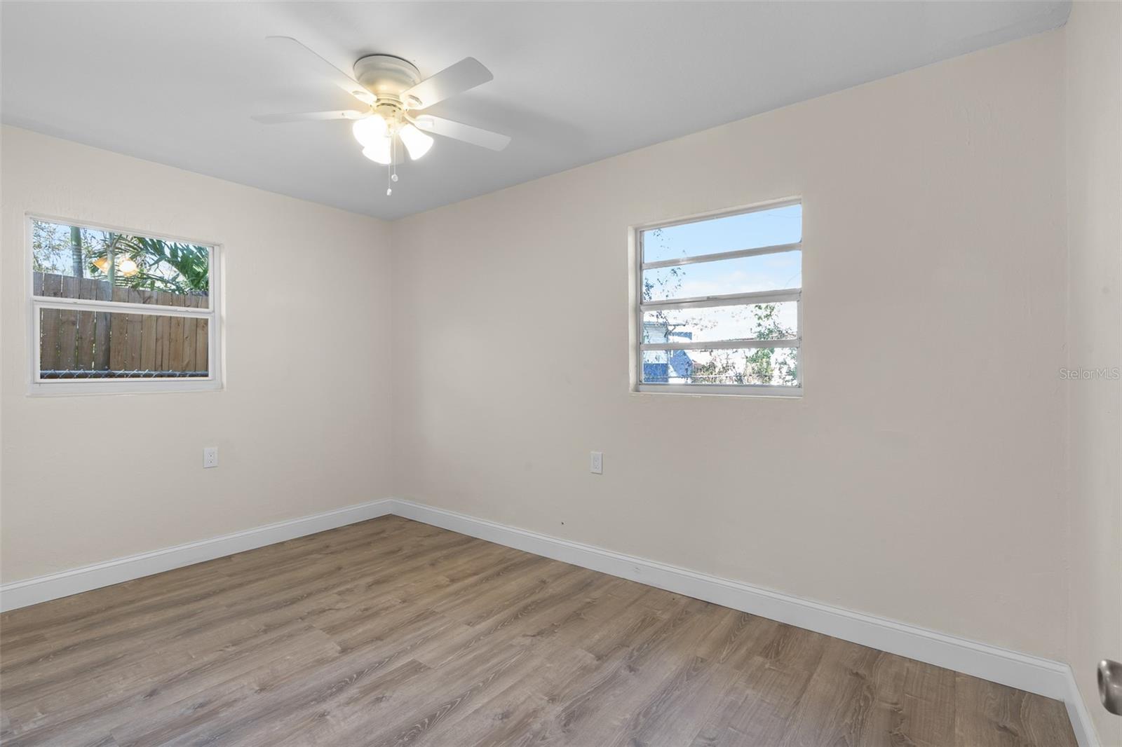 Listing photo id 27 for 1010 Fairmont Street