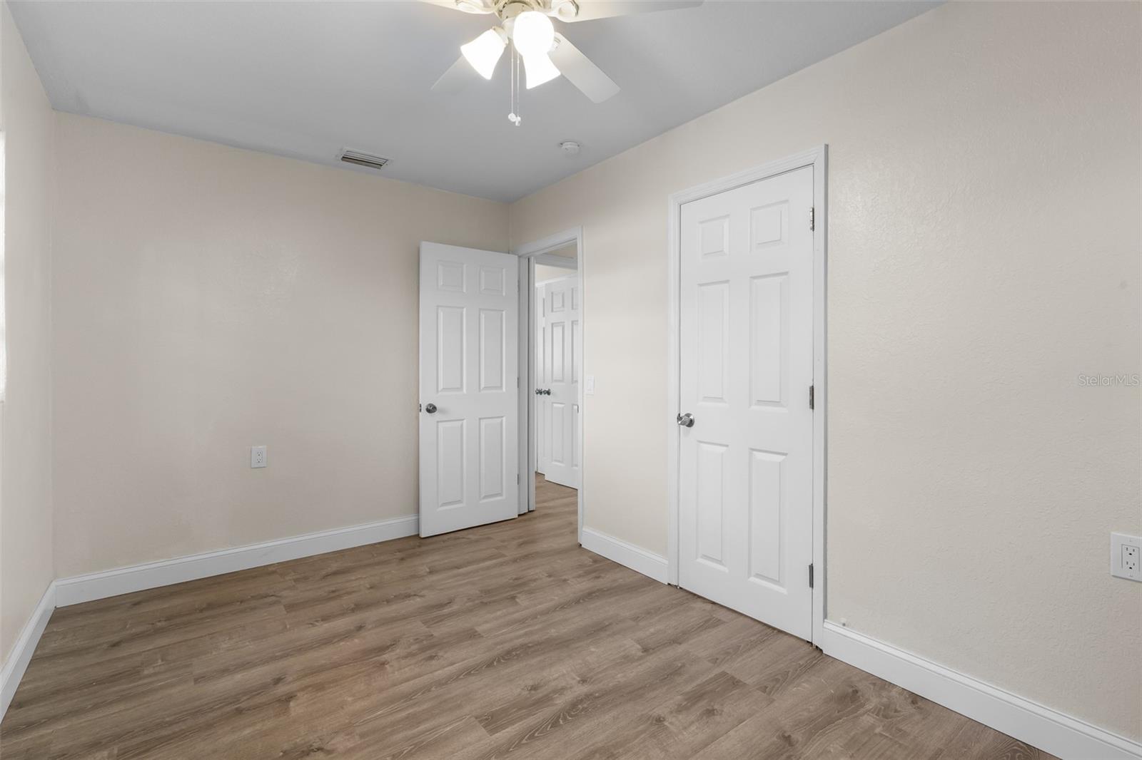 Listing photo id 28 for 1010 Fairmont Street