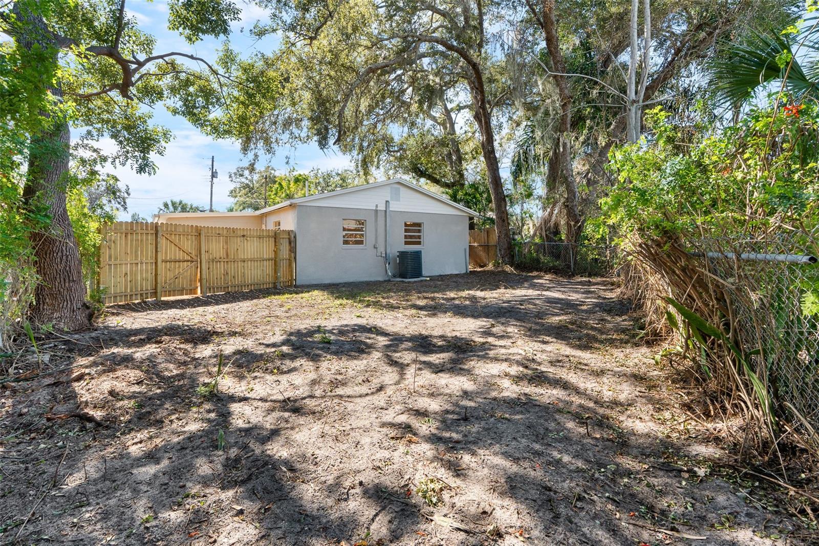 Listing photo id 30 for 1010 Fairmont Street