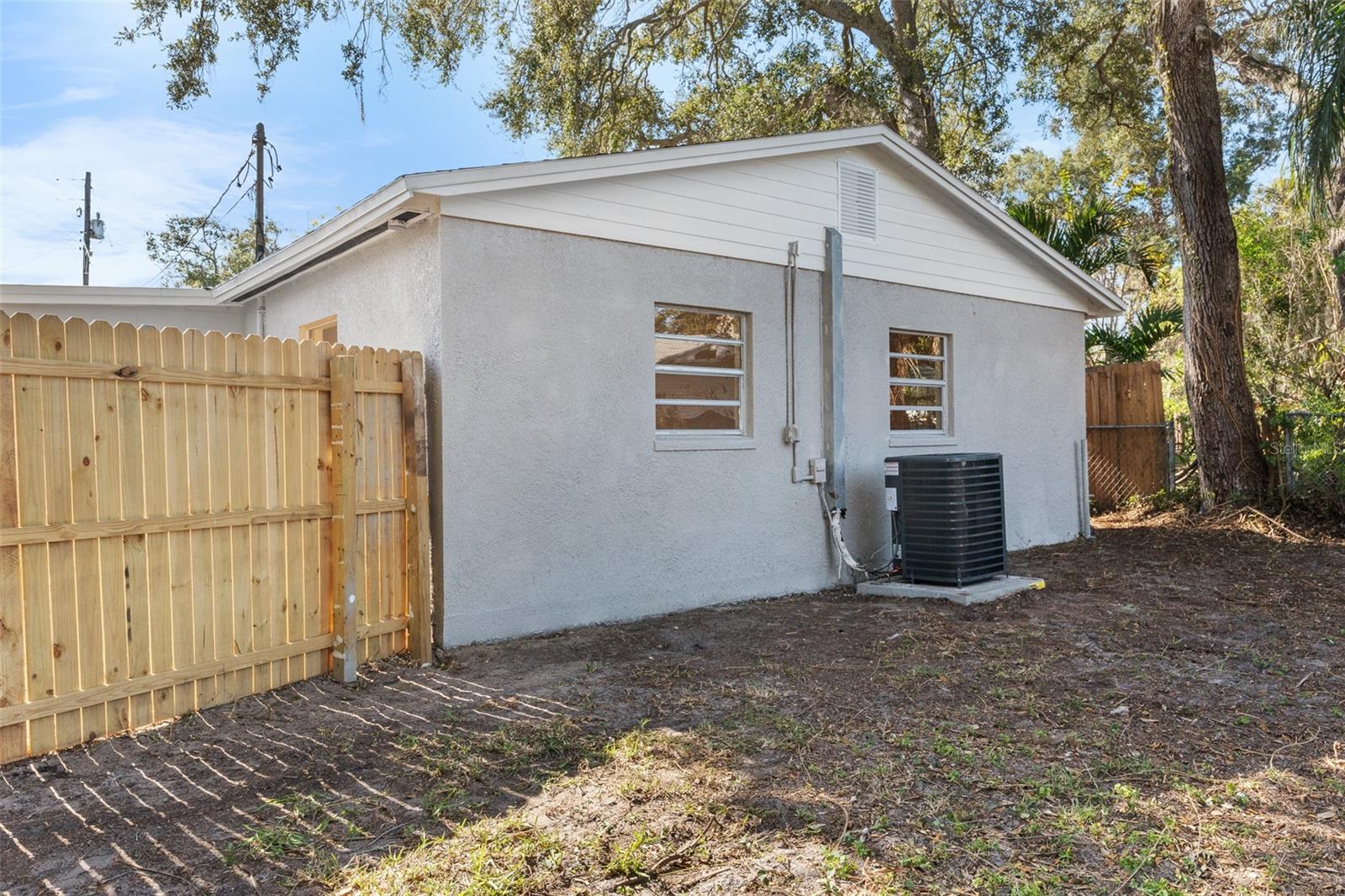 Listing photo id 33 for 1010 Fairmont Street