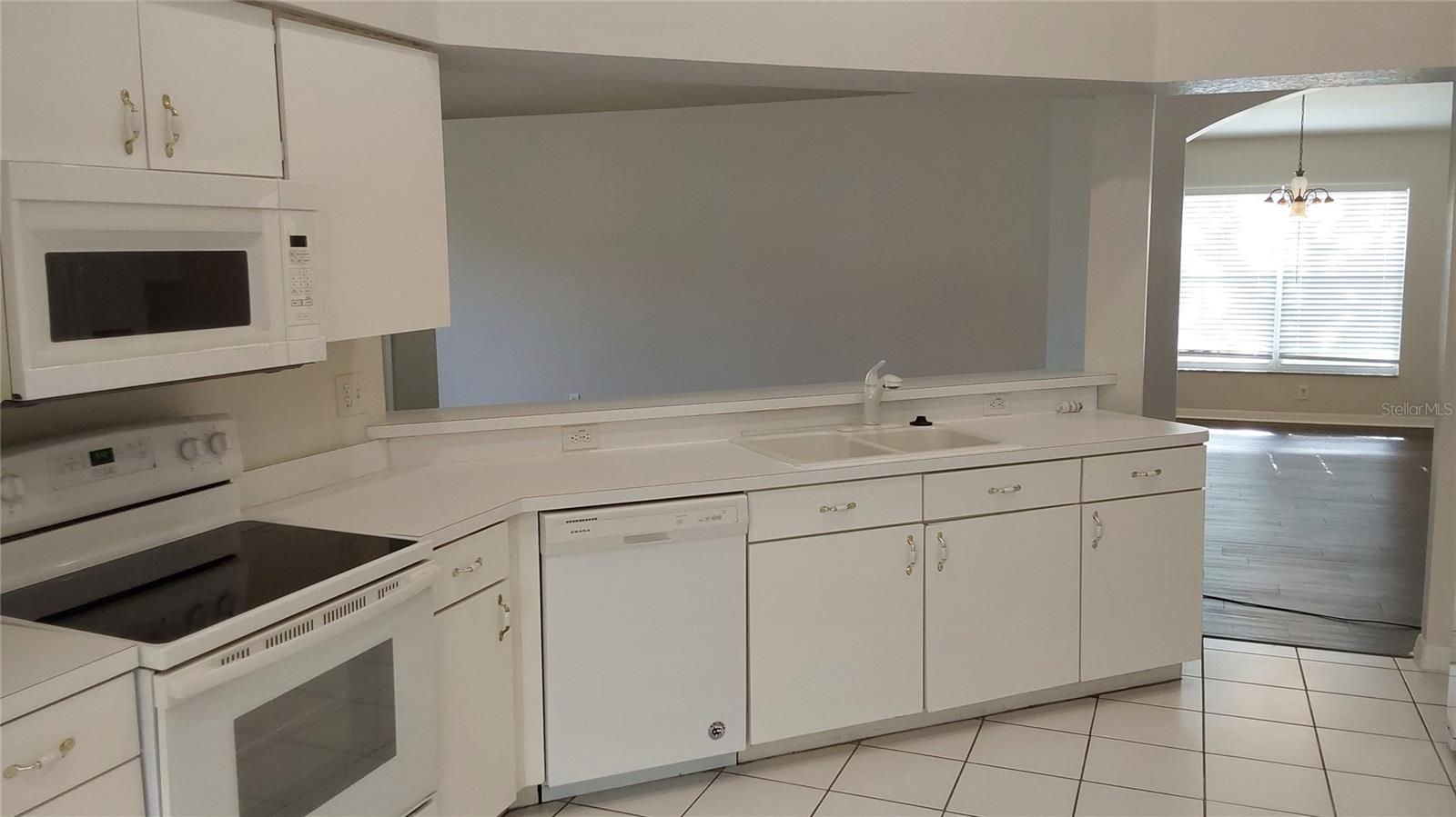 Image 16 of 54 For 1932 Grenville Court