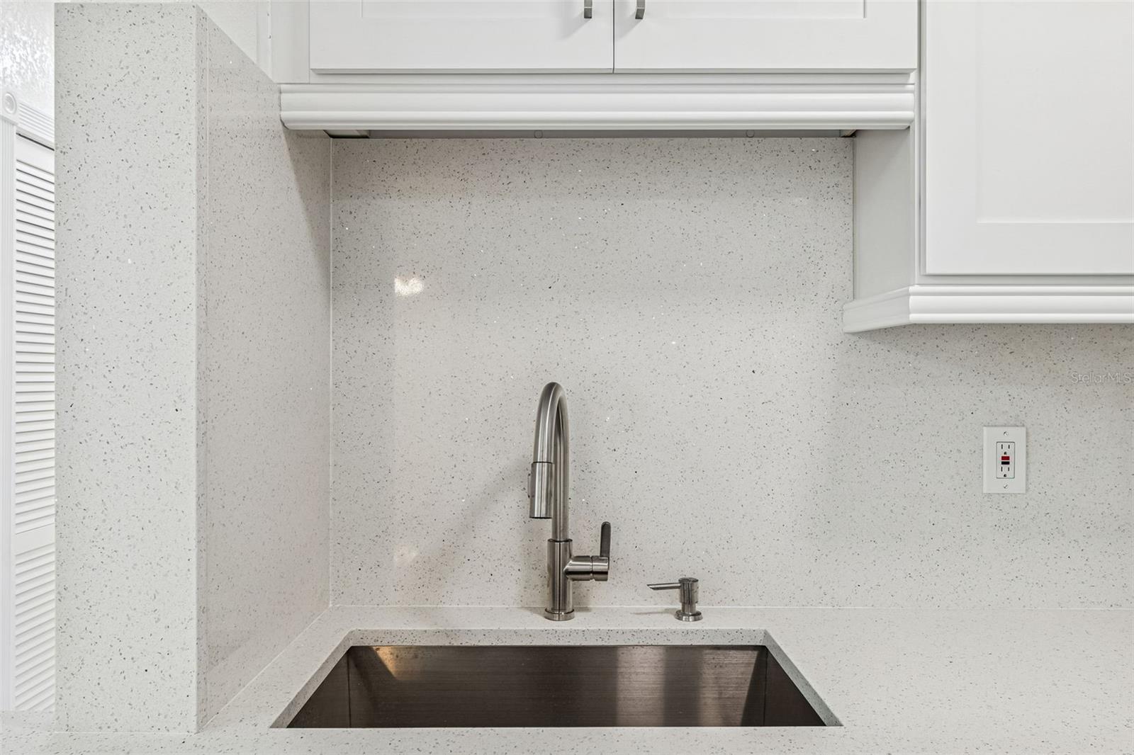 Image 18 of 71 For 5948 51st Avenue N