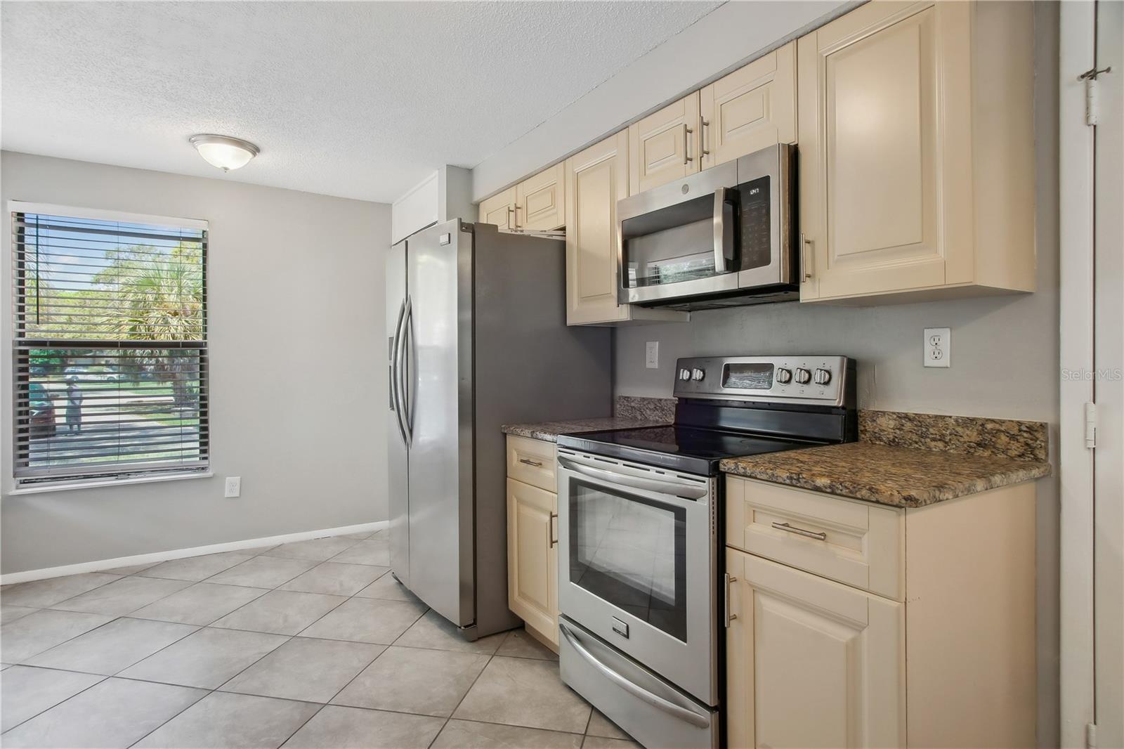 Image 10 of 20 For 787 Arthurs Court