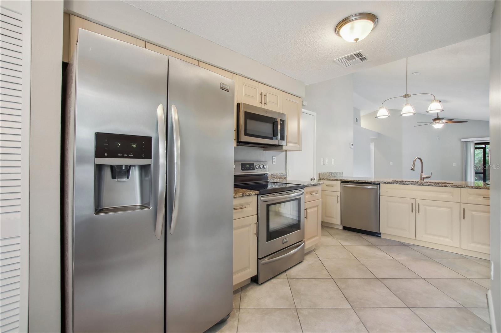 Image 11 of 20 For 787 Arthurs Court