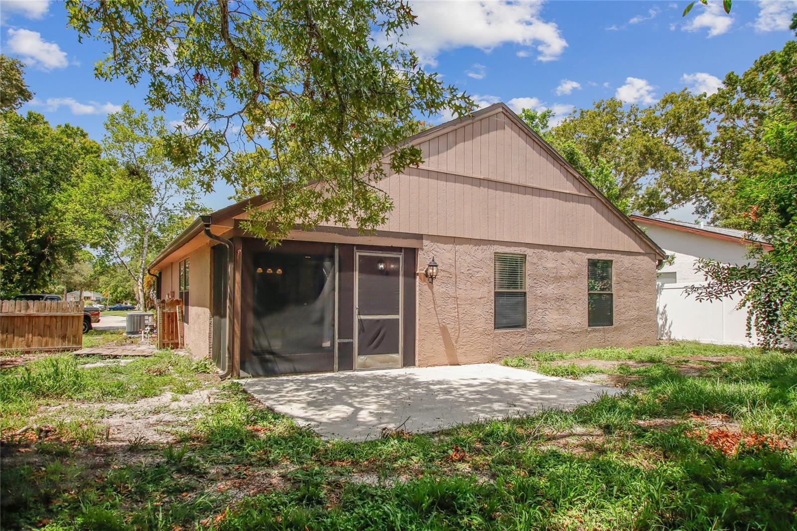 Image 19 of 20 For 787 Arthurs Court