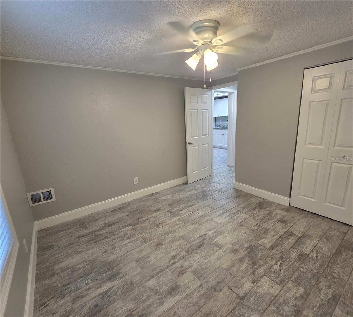 Image 7 of 10 For 1400 Strawberry Place 18