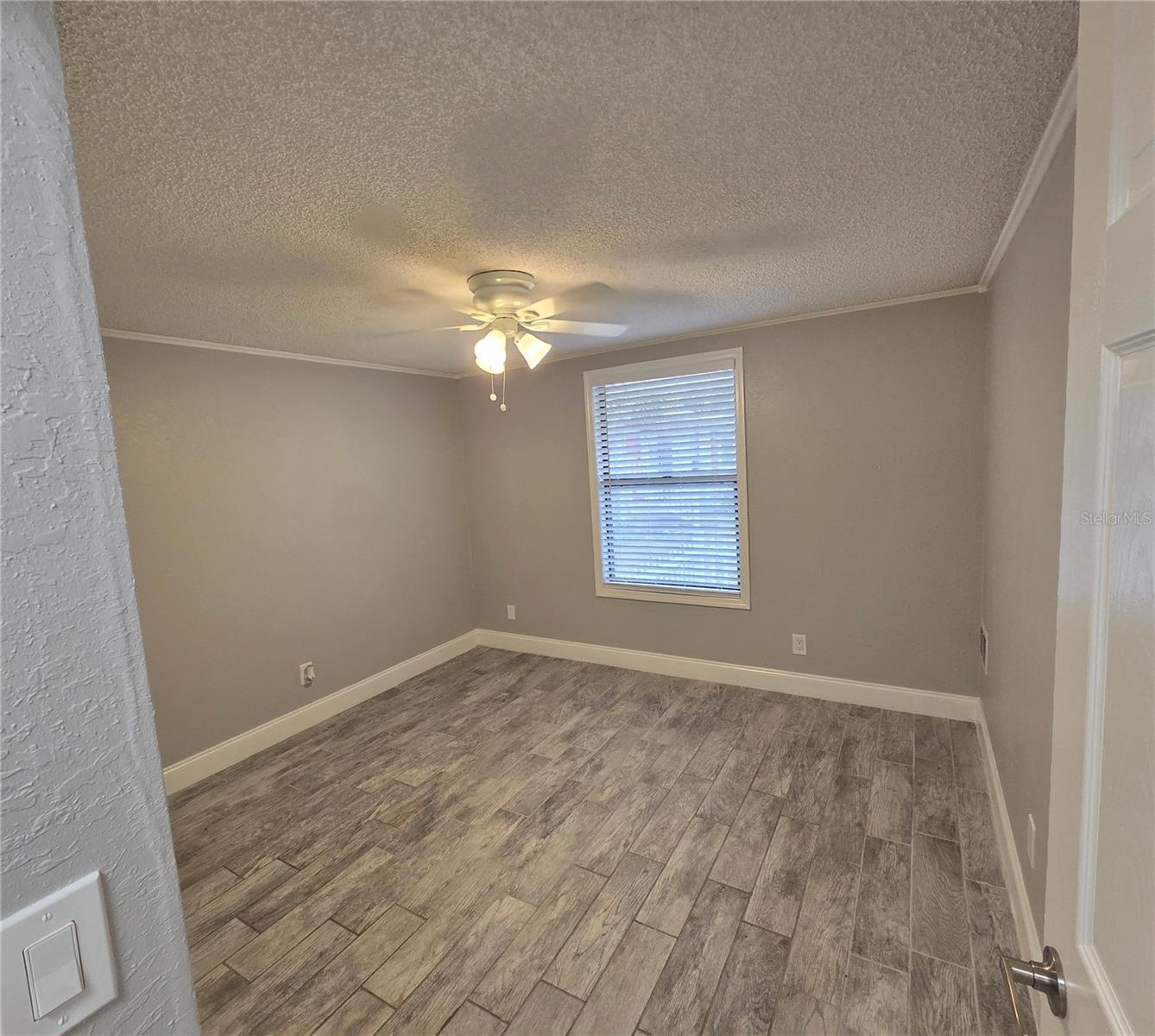 Image 8 of 10 For 1400 Strawberry Place 18