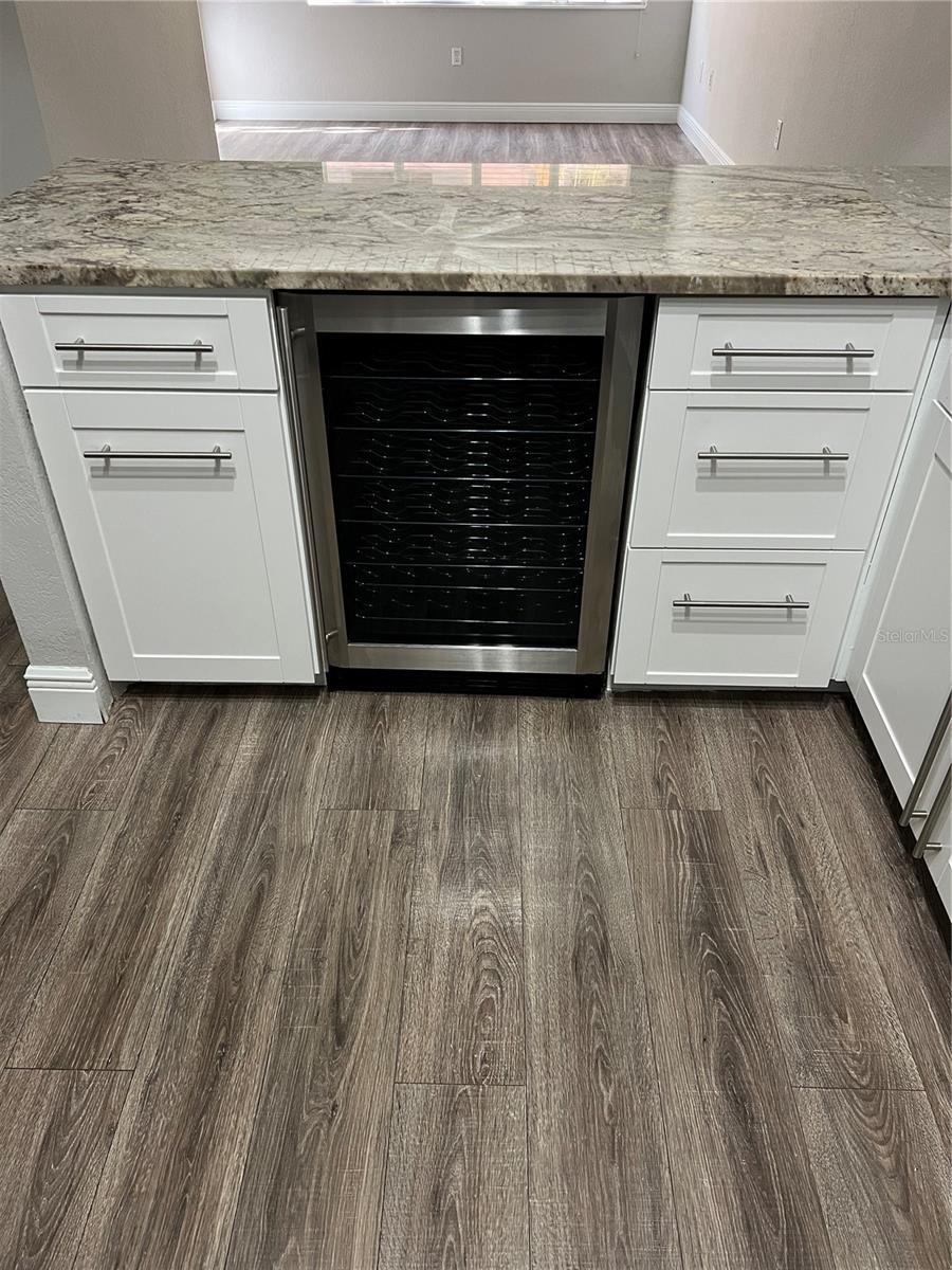 Image 10 of 22 For 2411 Horatio Street 514