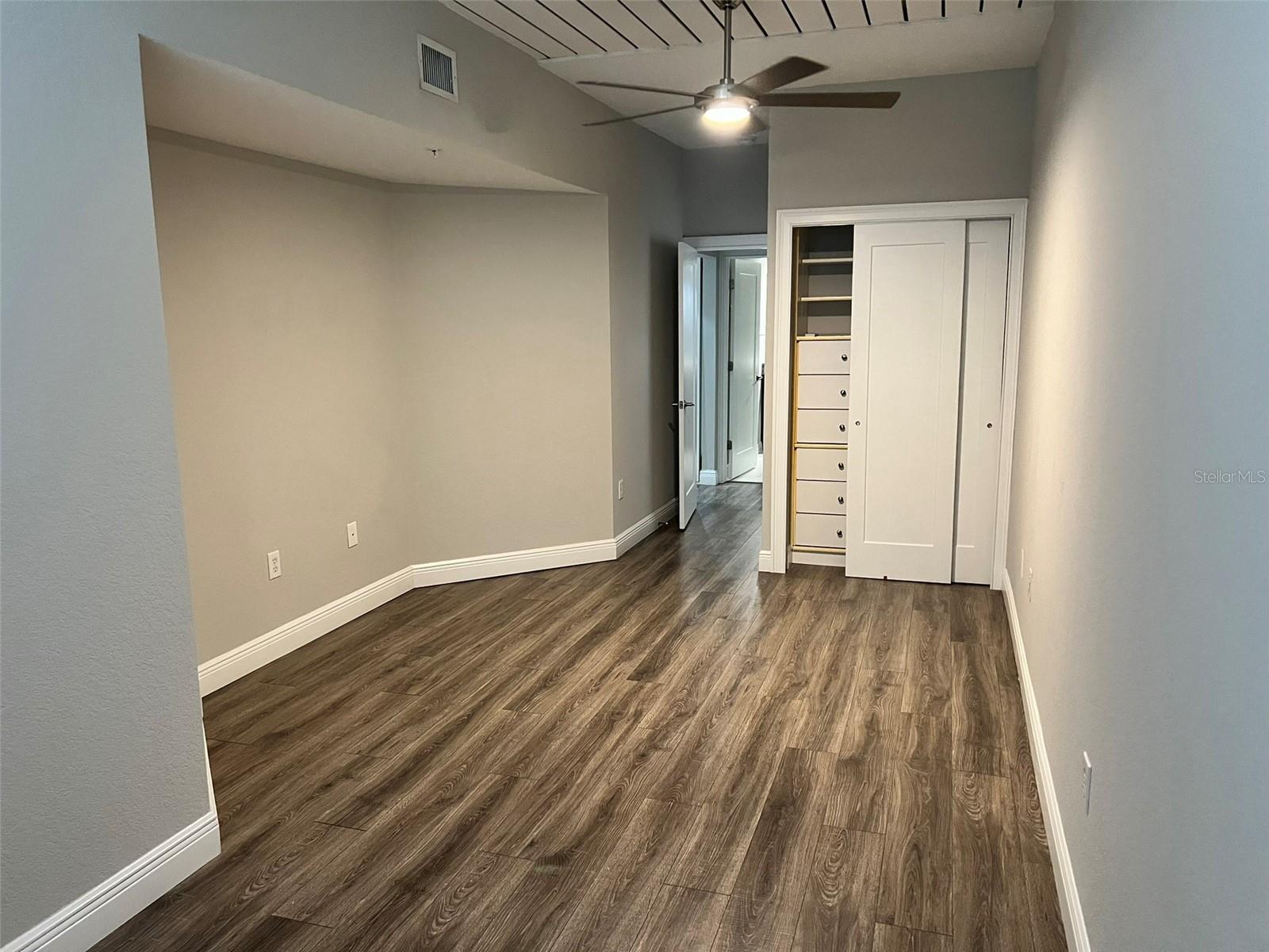 Image 15 of 22 For 2411 Horatio Street 514