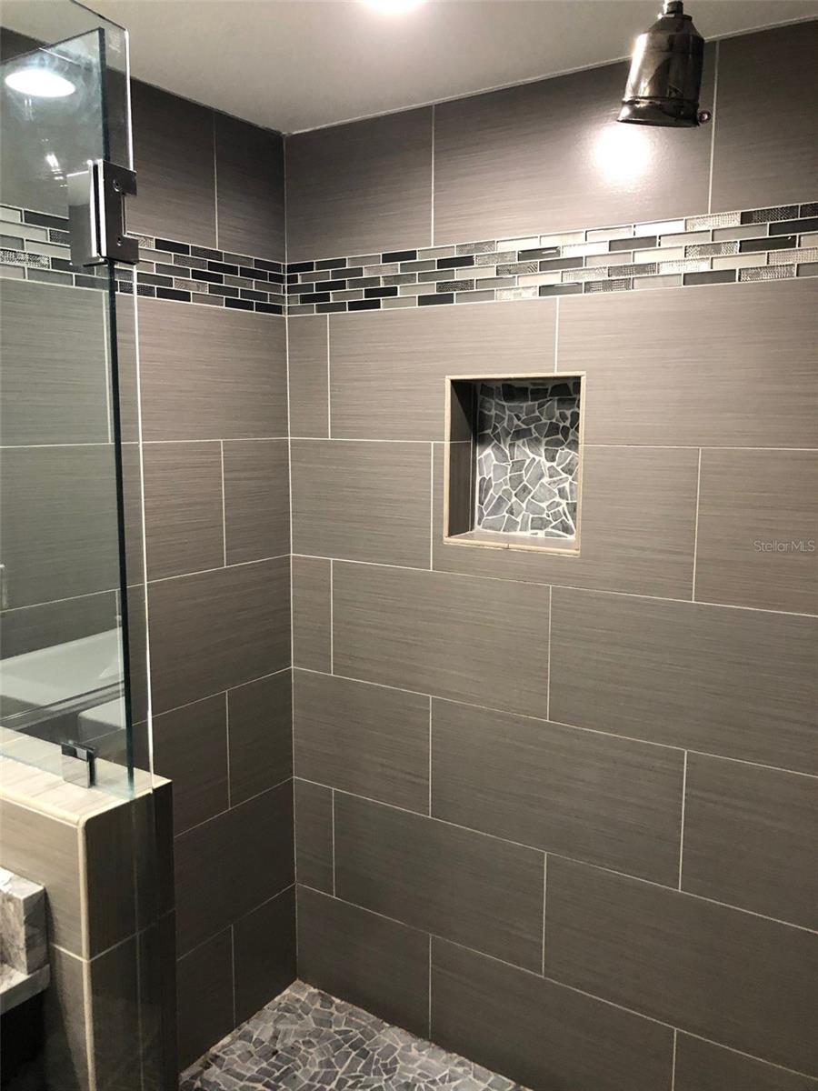 Image 21 of 22 For 2411 Horatio Street 514