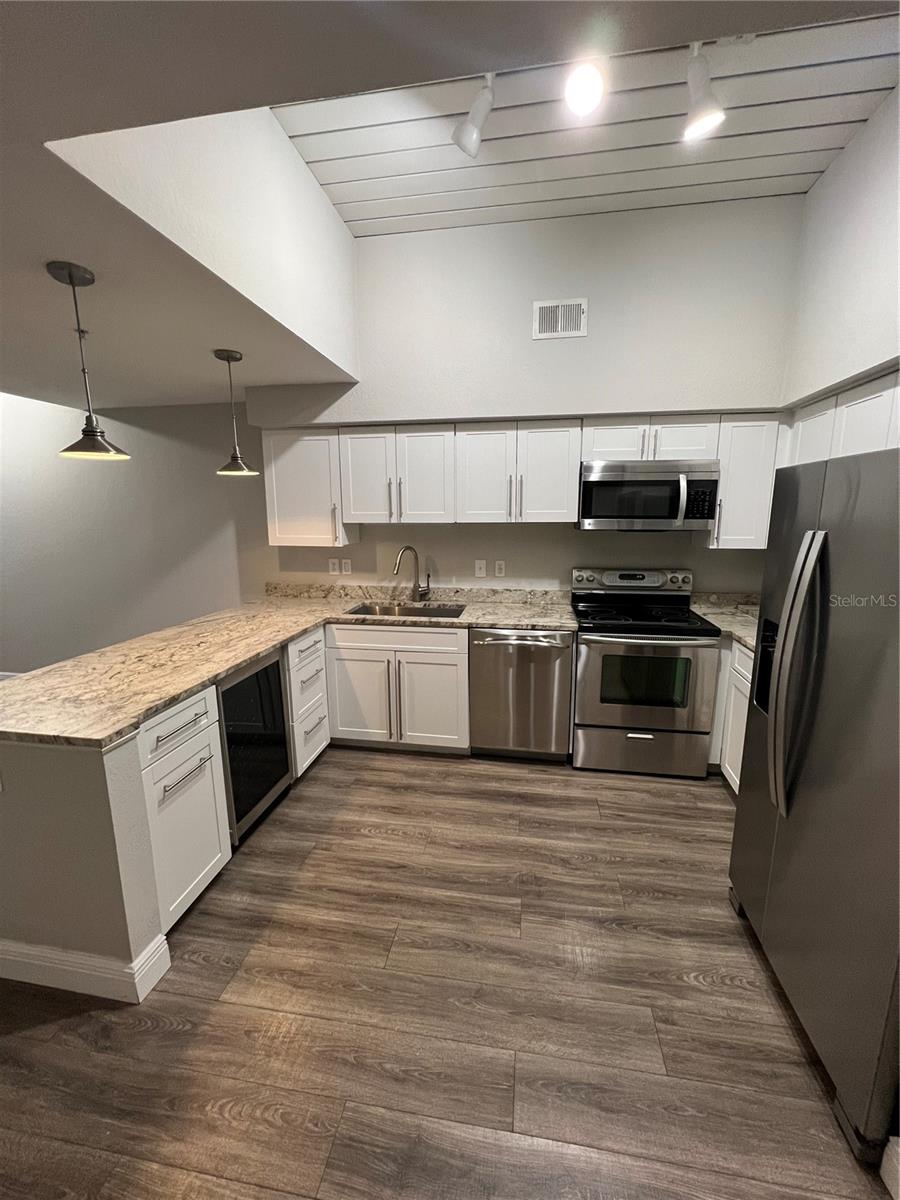 Image 6 of 22 For 2411 Horatio Street 514