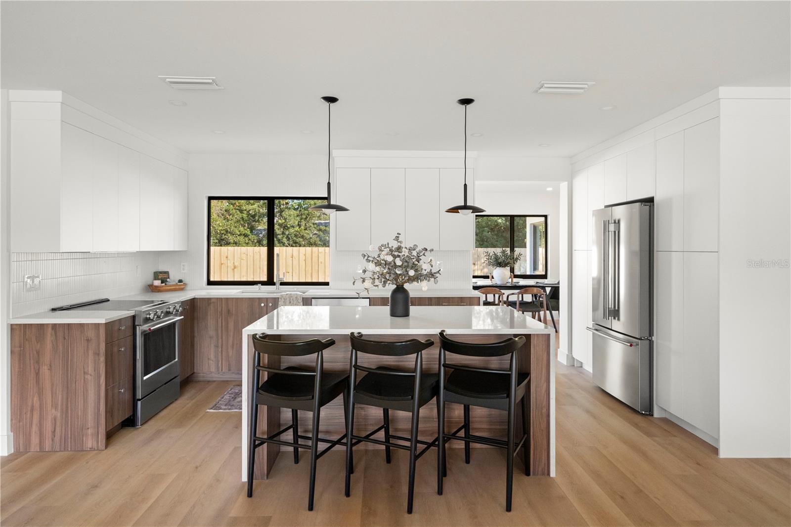 Listing photo id 10 for 2602 47th Street S