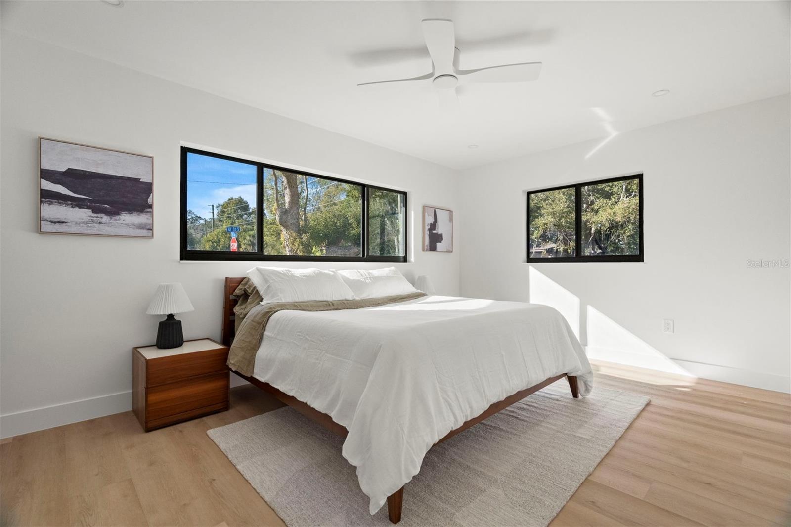 Listing photo id 14 for 2602 47th Street S