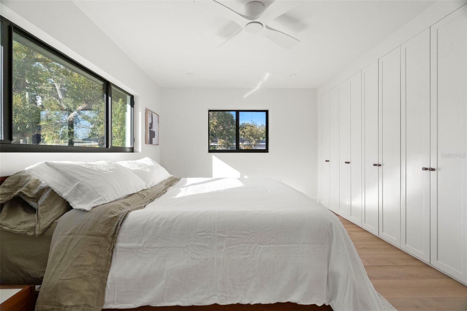 Listing photo id 15 for 2602 47th Street S