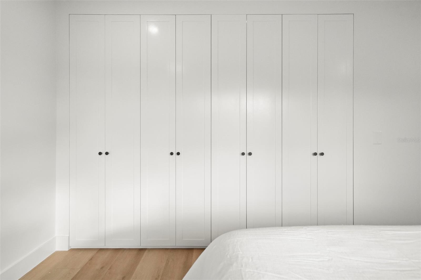 Listing photo id 16 for 2602 47th Street S