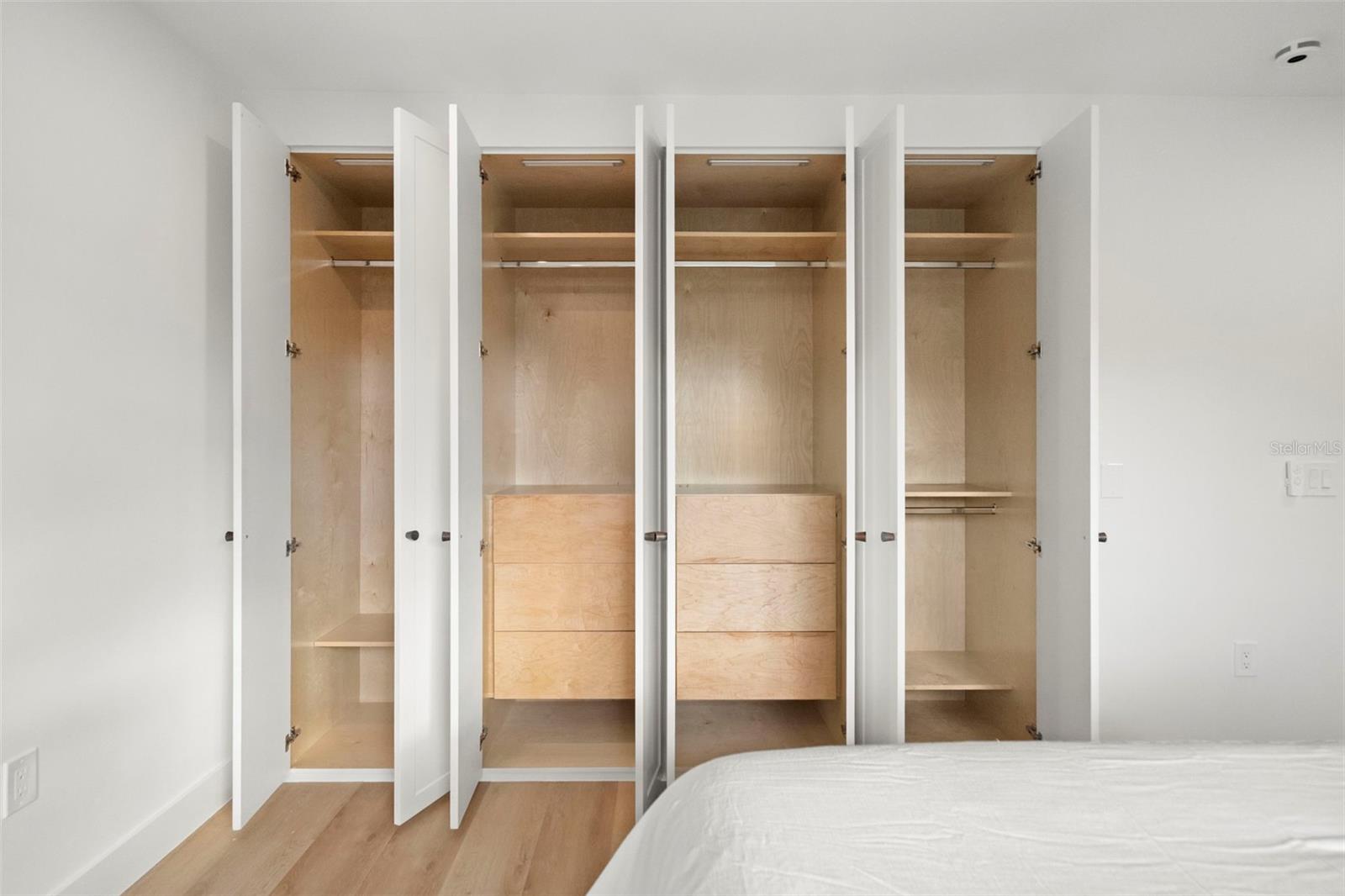 Listing photo id 17 for 2602 47th Street S