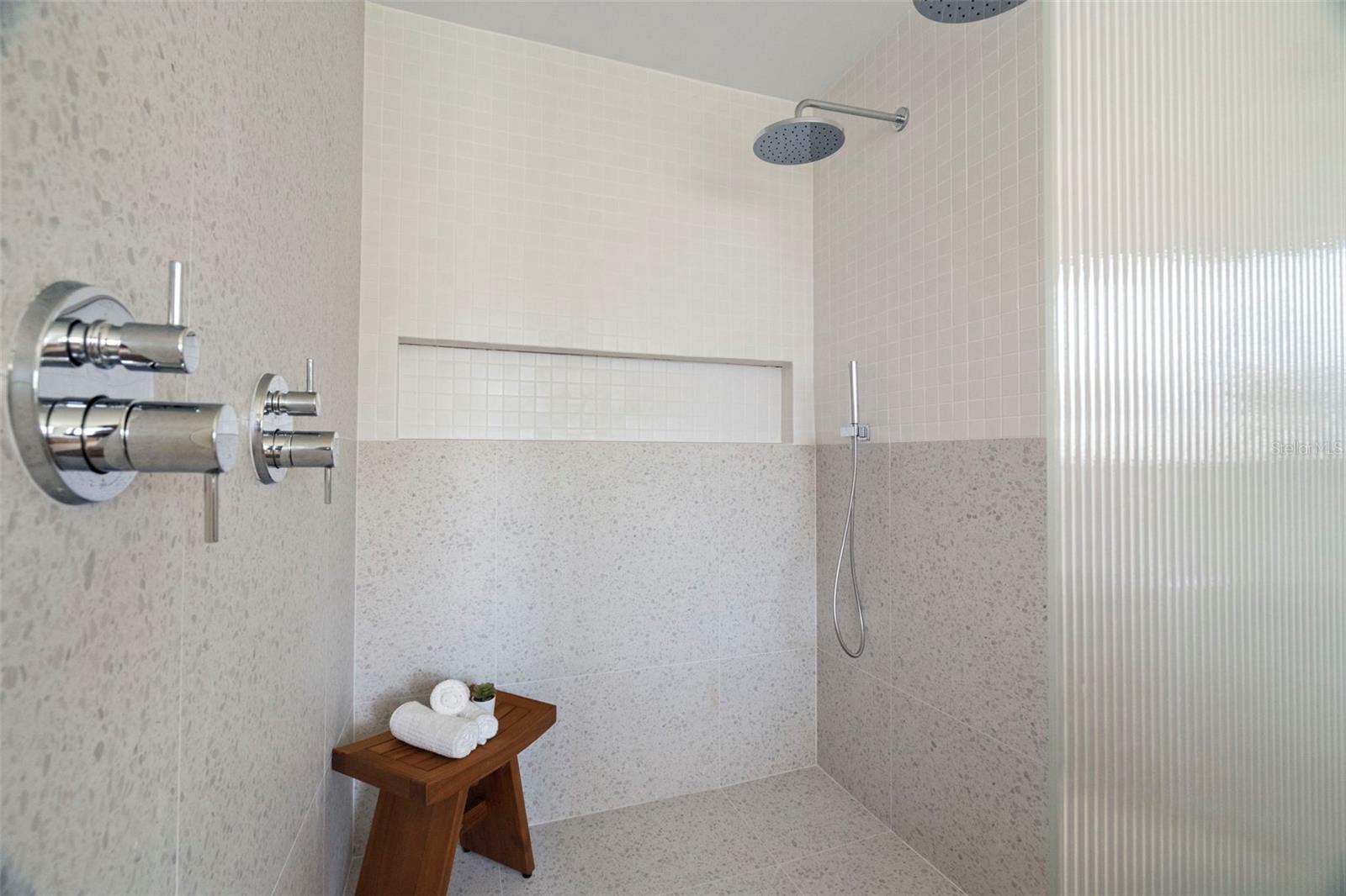 Listing photo id 22 for 2602 47th Street S