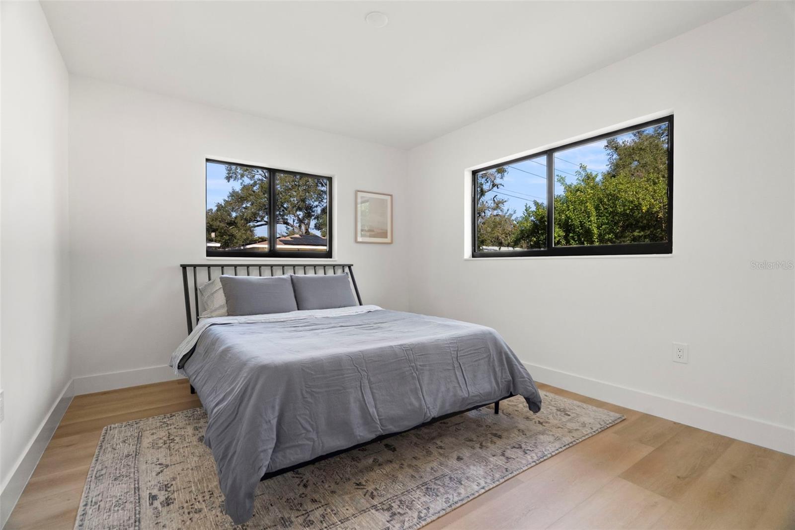 Listing photo id 24 for 2602 47th Street S