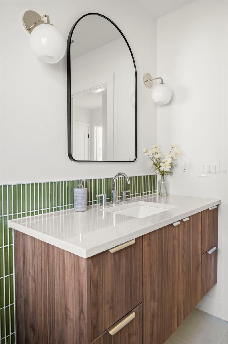 Listing photo id 26 for 2602 47th Street S