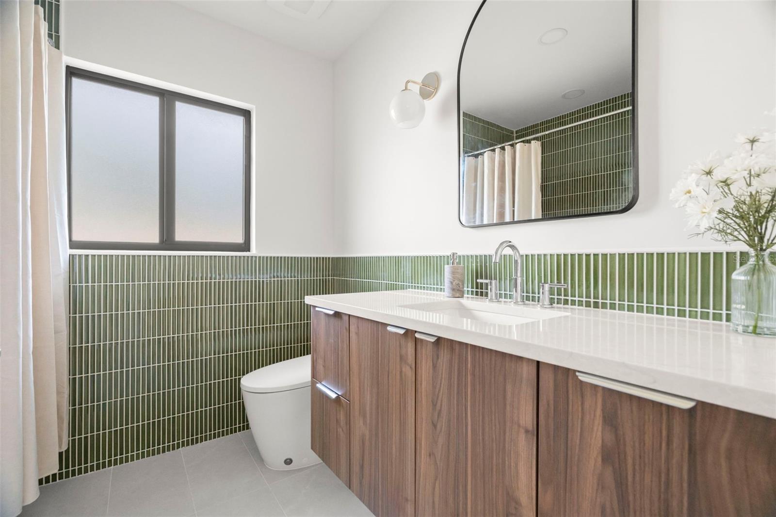 Listing photo id 27 for 2602 47th Street S